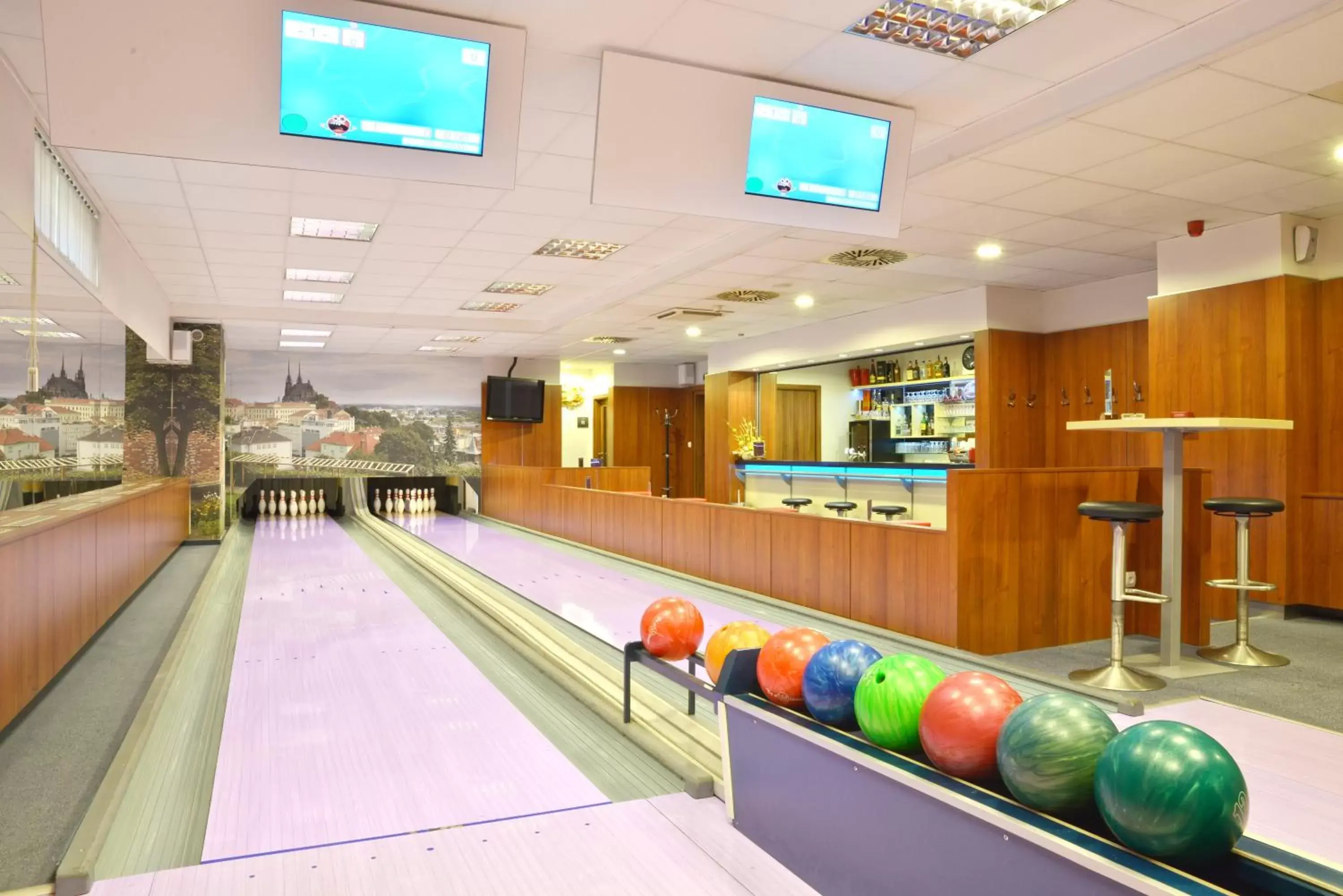 Bowling in Avanti Hotel