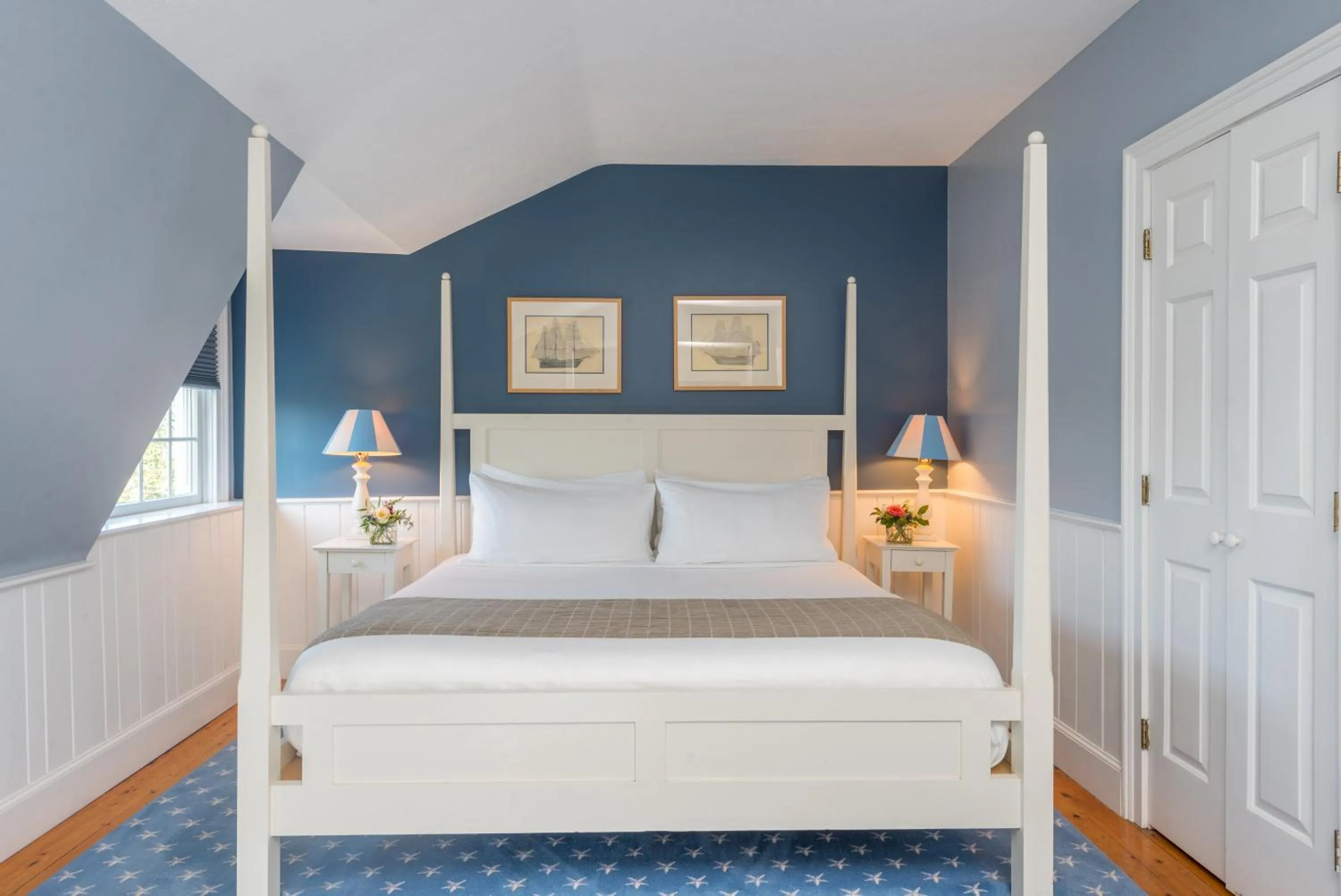 Bed in Breakwater Inn