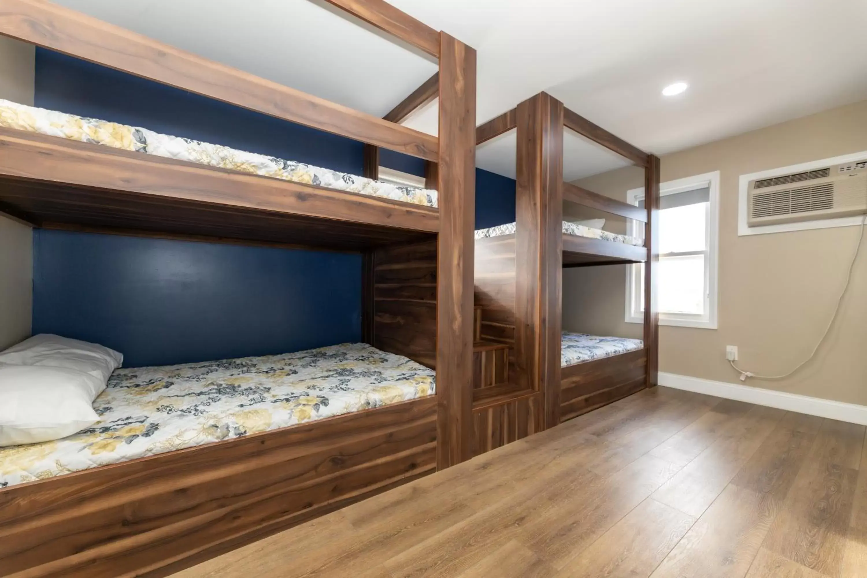 Bunk Bed in Seaside Sands Inn