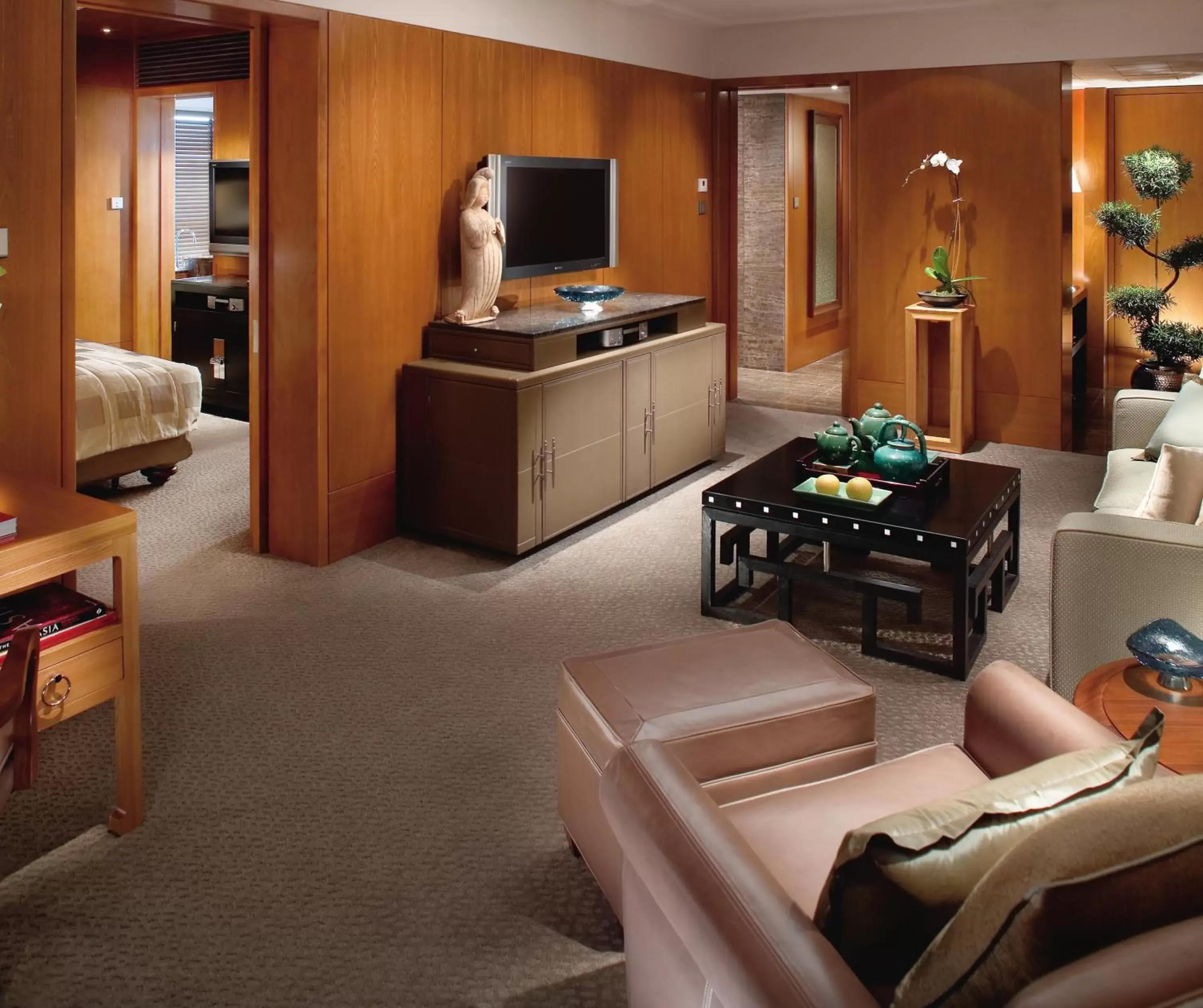 Living room, Seating Area in Mandarin Oriental Hong Kong