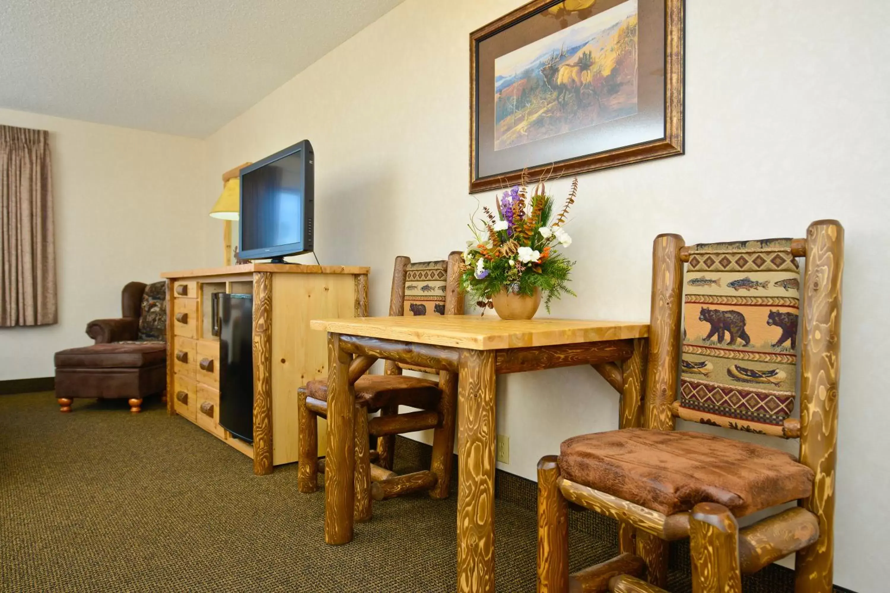 TV and multimedia, TV/Entertainment Center in Kelly Inn West Yellowstone