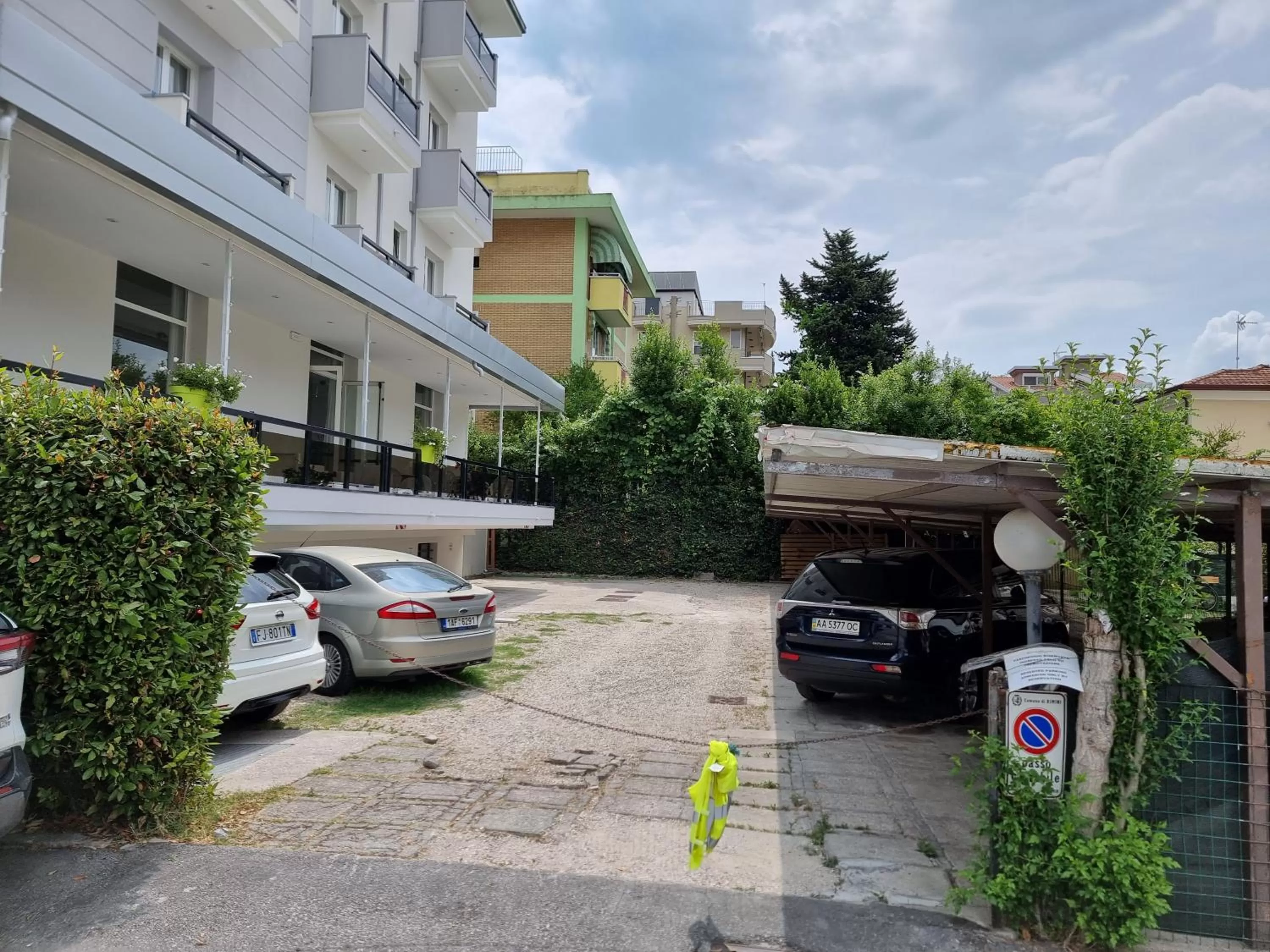 Parking in Beach Hotel Clerice