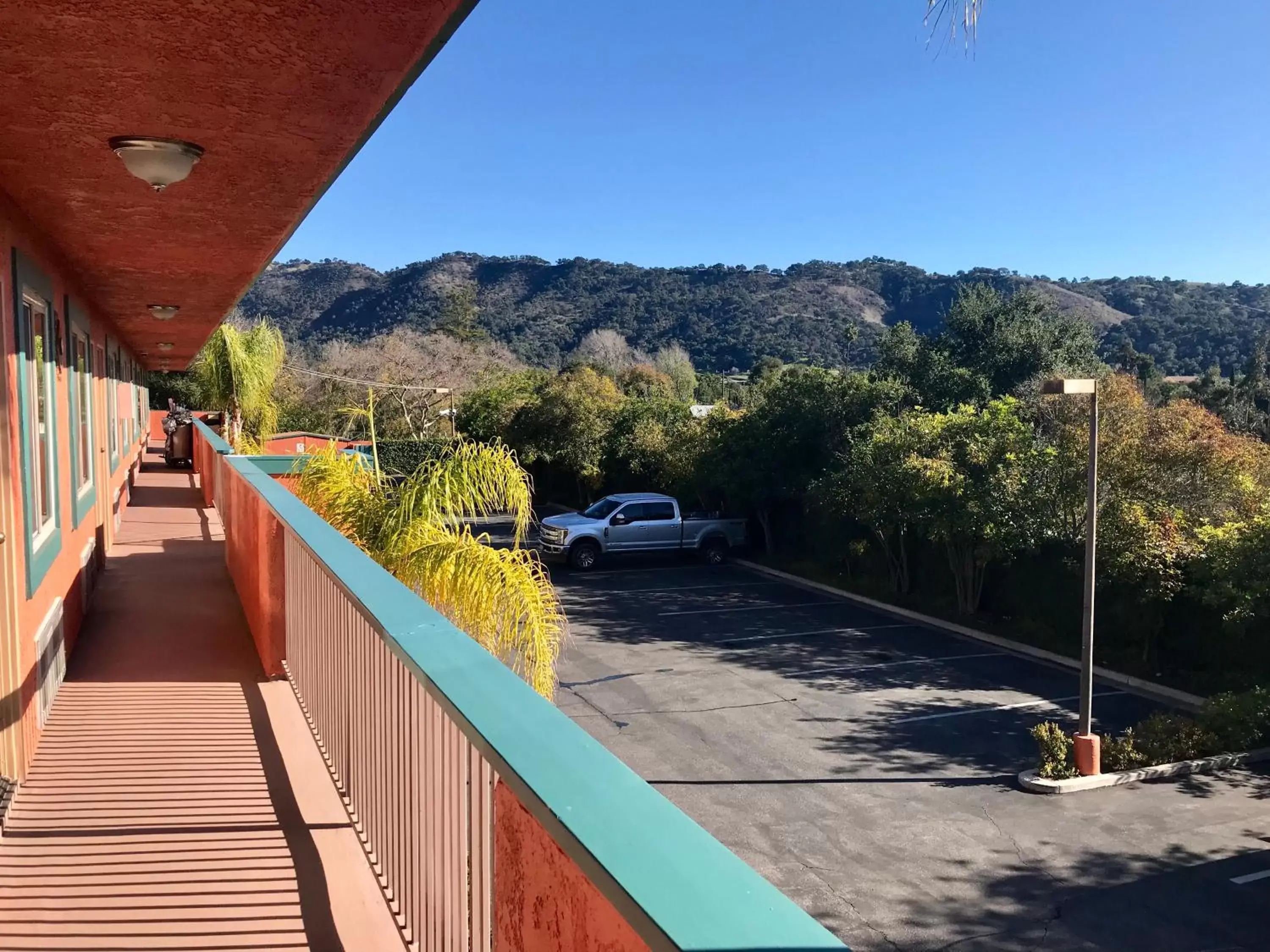 Mountain view, Balcony/Terrace in Oakridge Inn