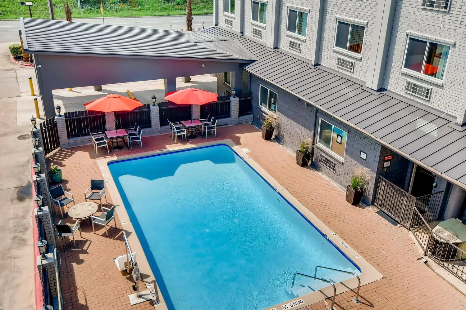 Pool view in Orangewood Inn and Suites Midtown