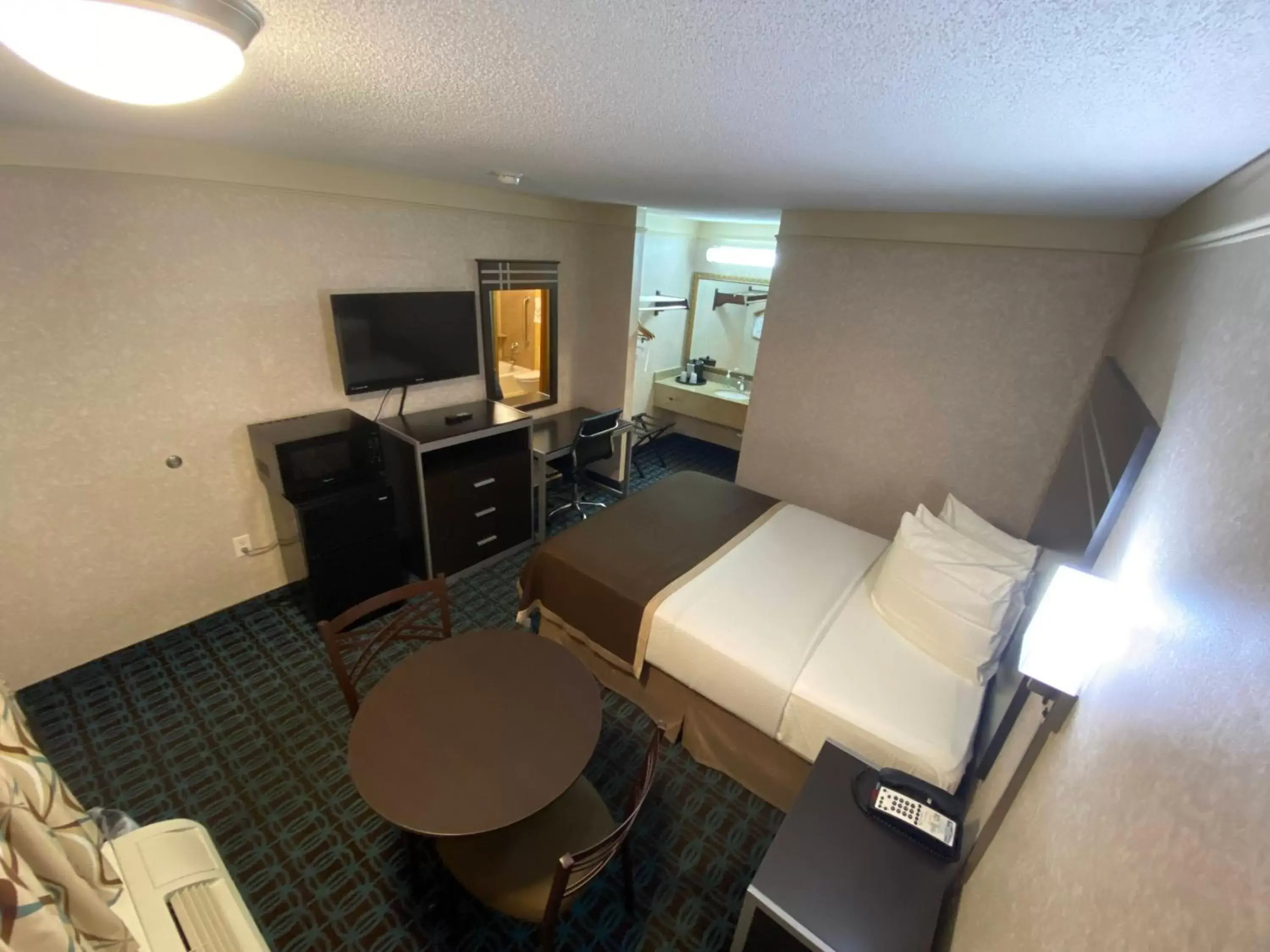 Room Photo in Deluxe Inn - Fayetteville I-95