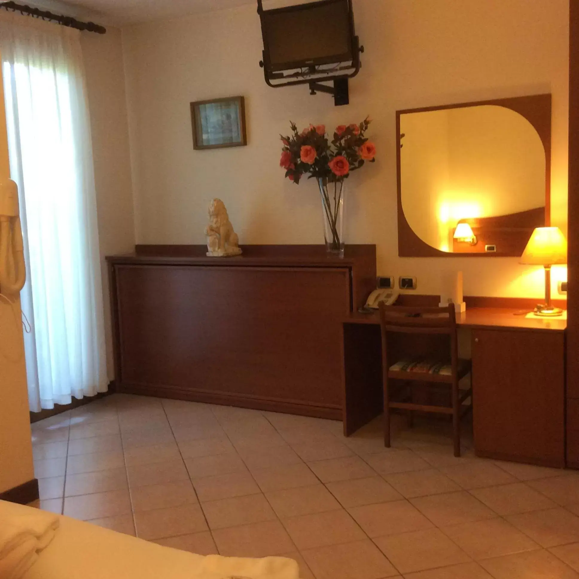 Bedroom, Lobby/Reception in Hotel Pizzeria Ristorante "Al Leone"