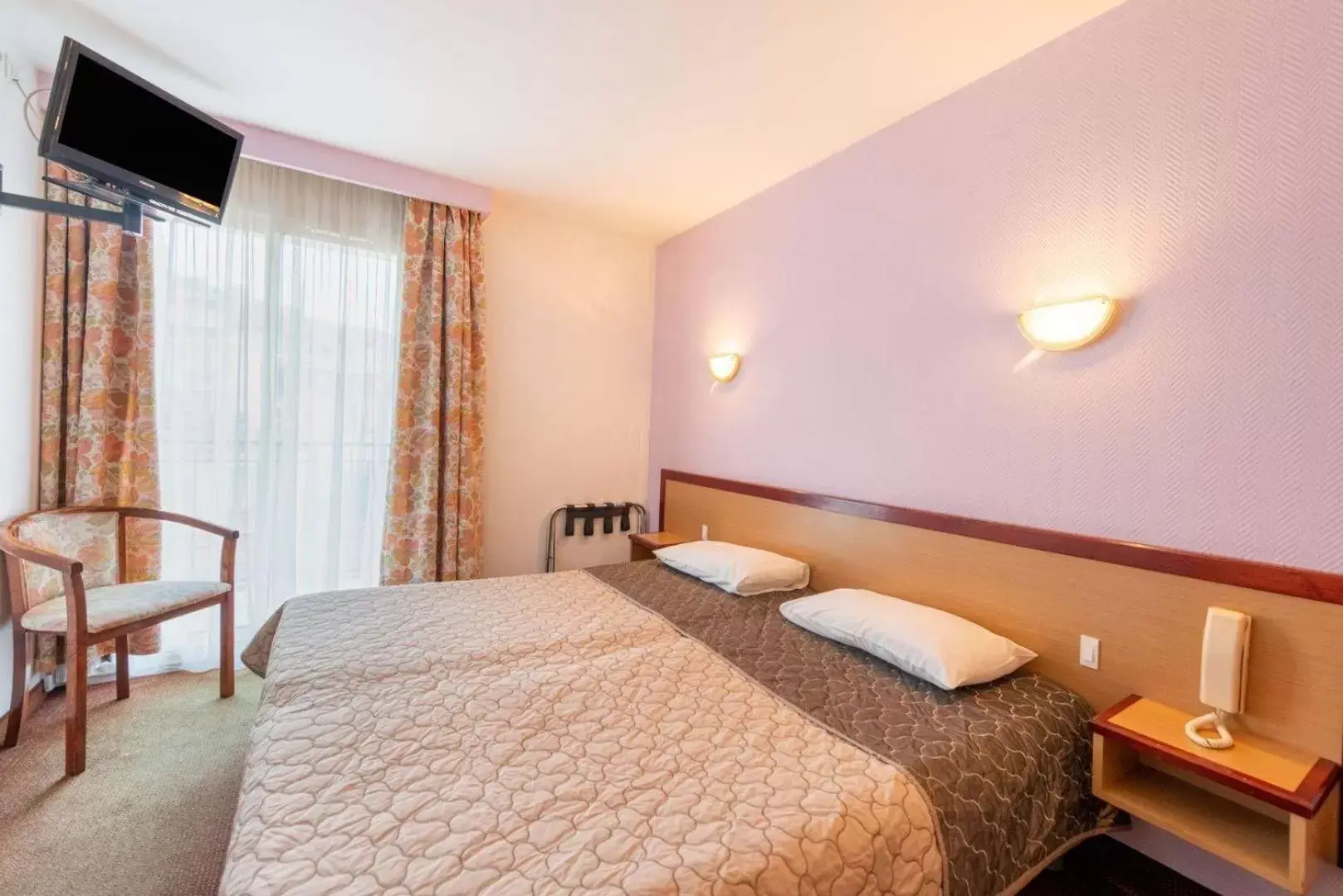 Bedroom, Bed in Hôtel Narev's