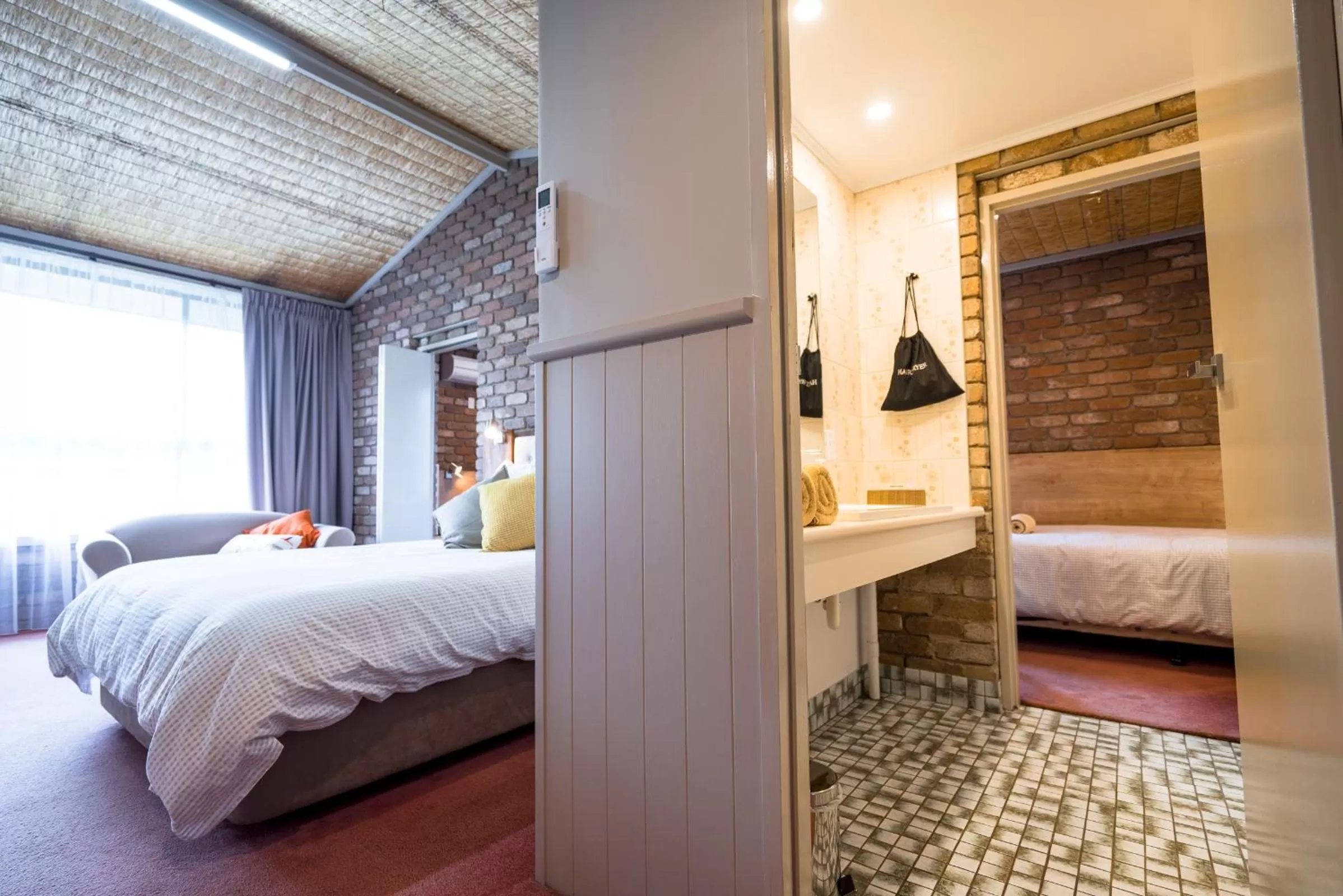 Bedroom, Bed in Farnham Court Motel and Restaurant