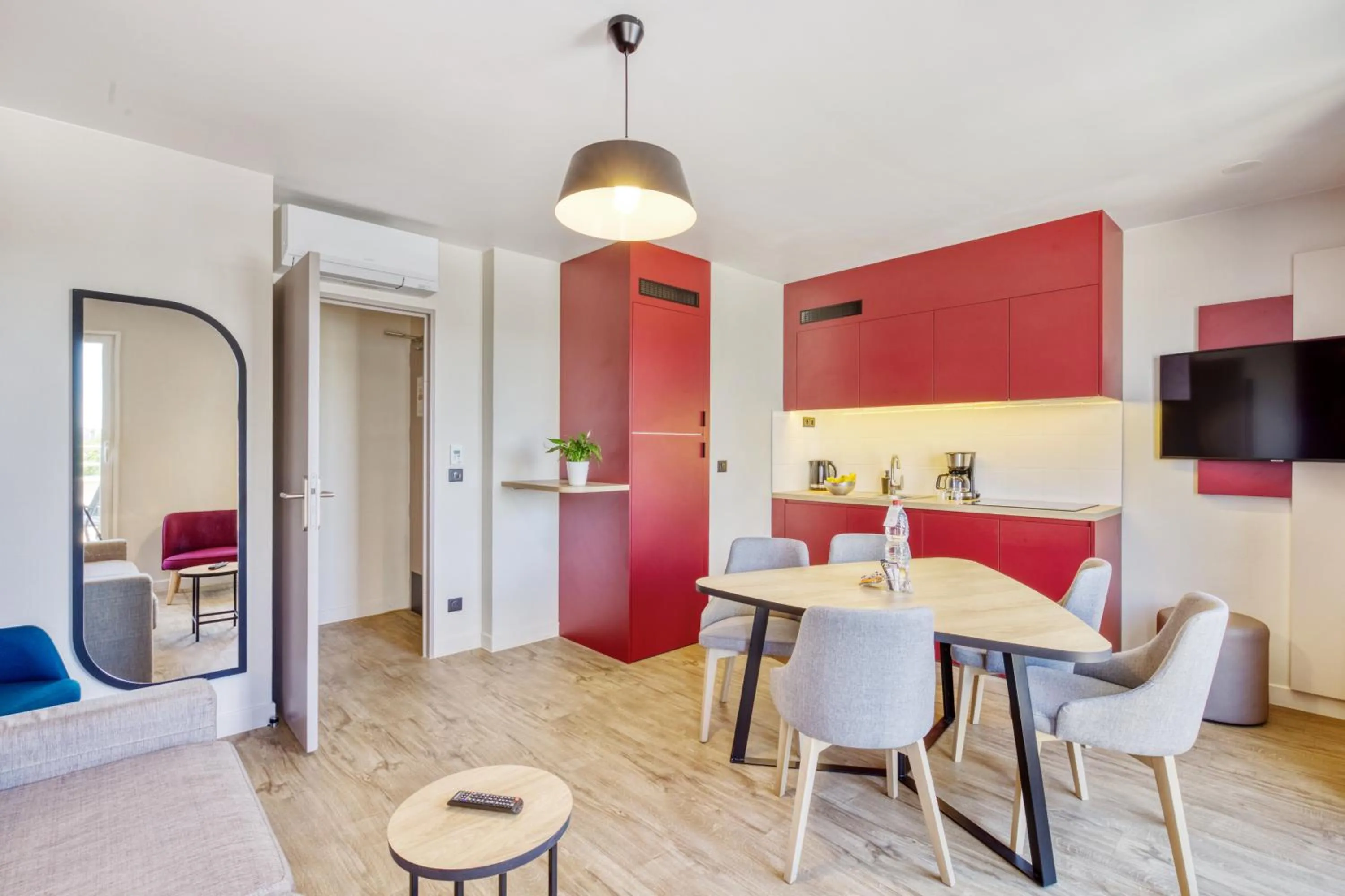 Kitchen or kitchenette in Appart'City Confort Paris Clichy - Mairie