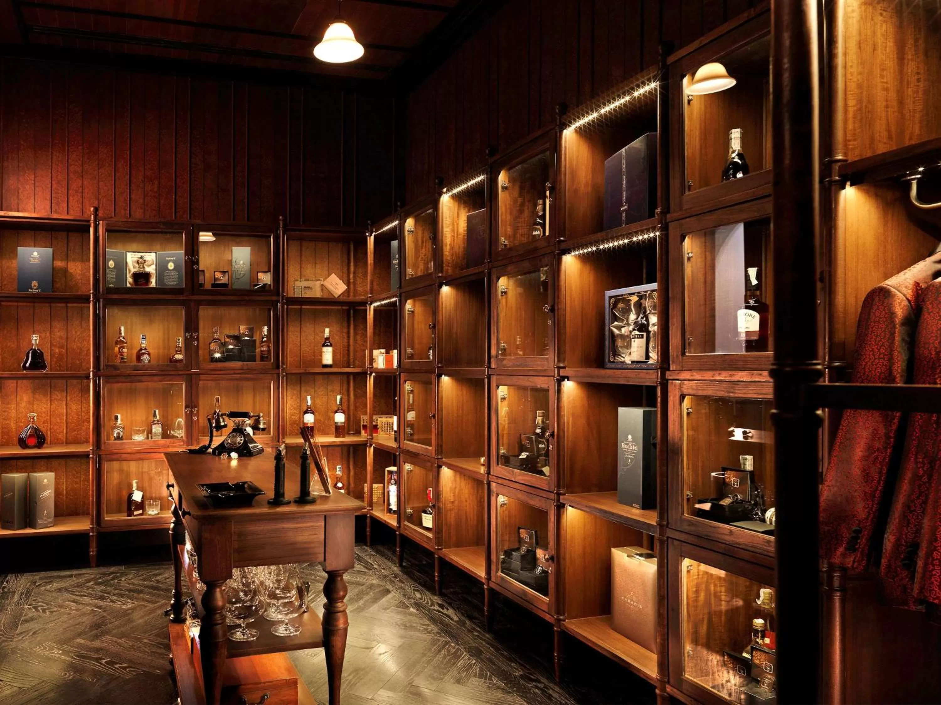 Lounge or bar, Drinks in Hotel Muse Bangkok Langsuan - MGallery