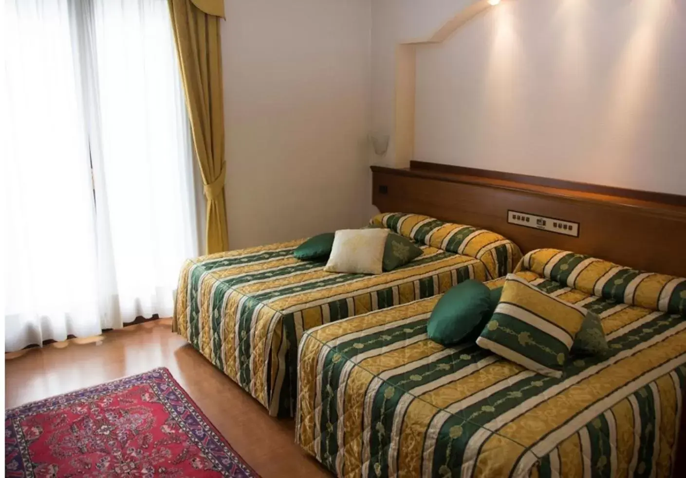 Photo of the whole room, Bed in Hotel Piroga Padova