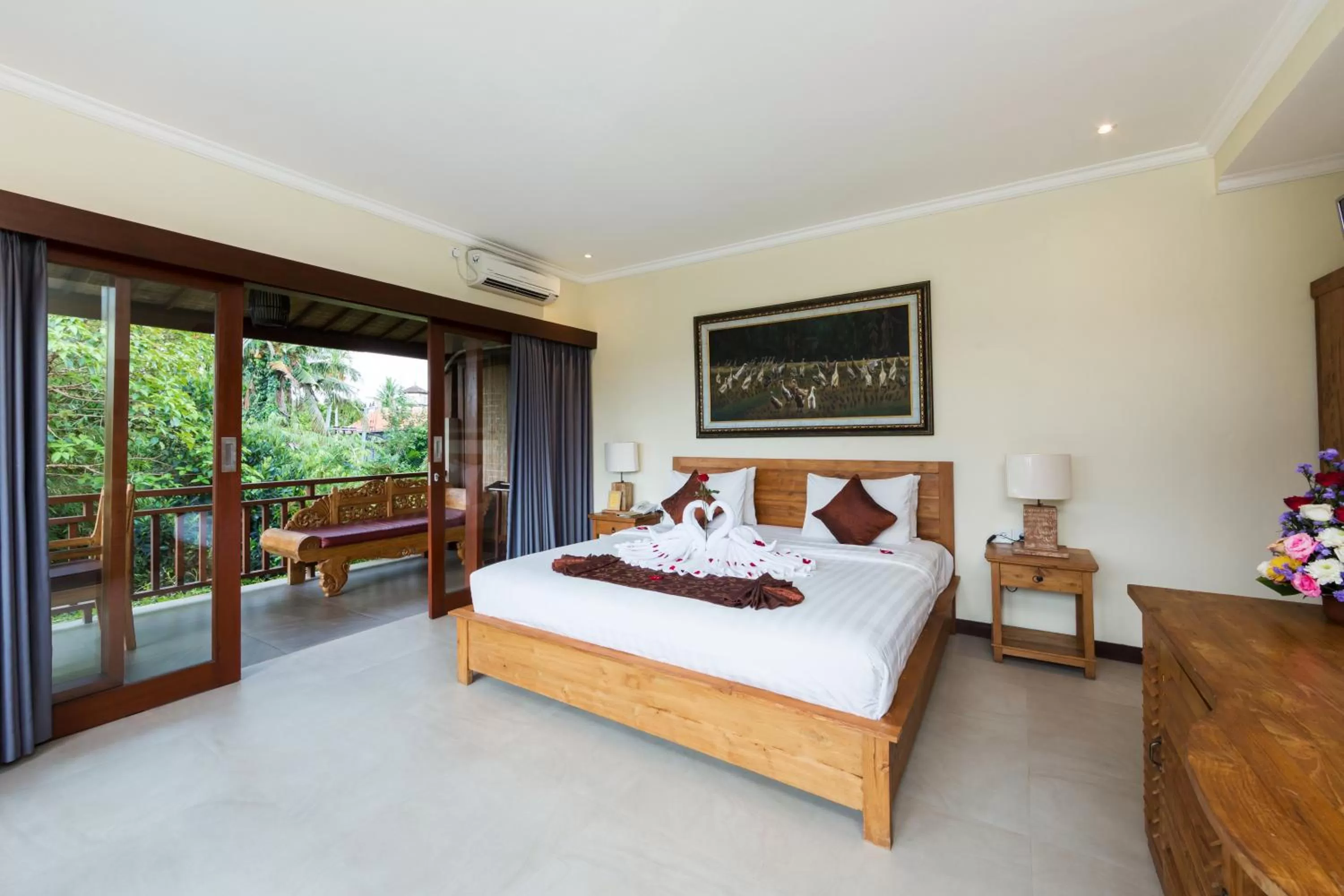 Bed in Alamdini Resort Ubud