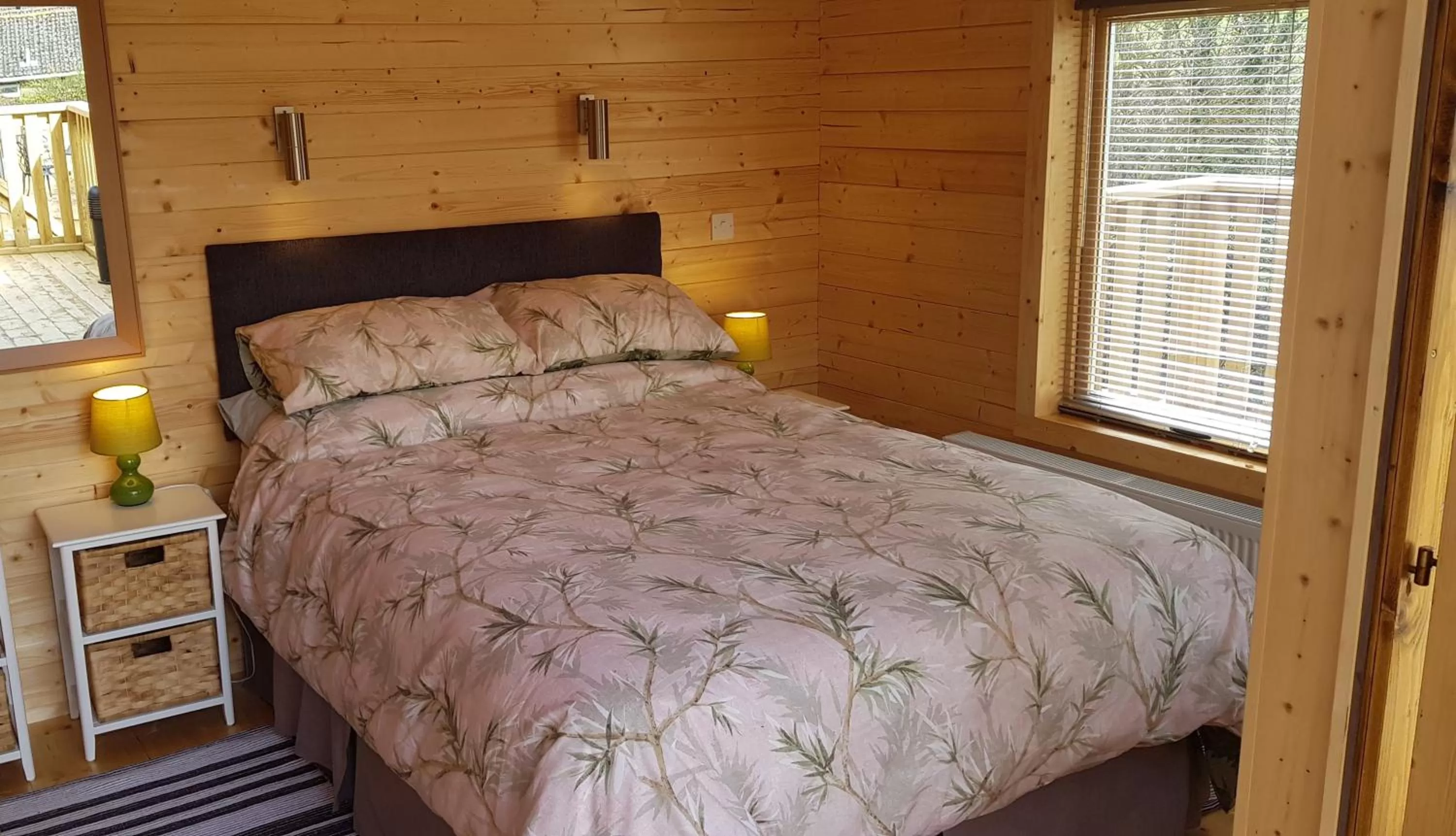 Bedroom, Bed in The Rivers Arms