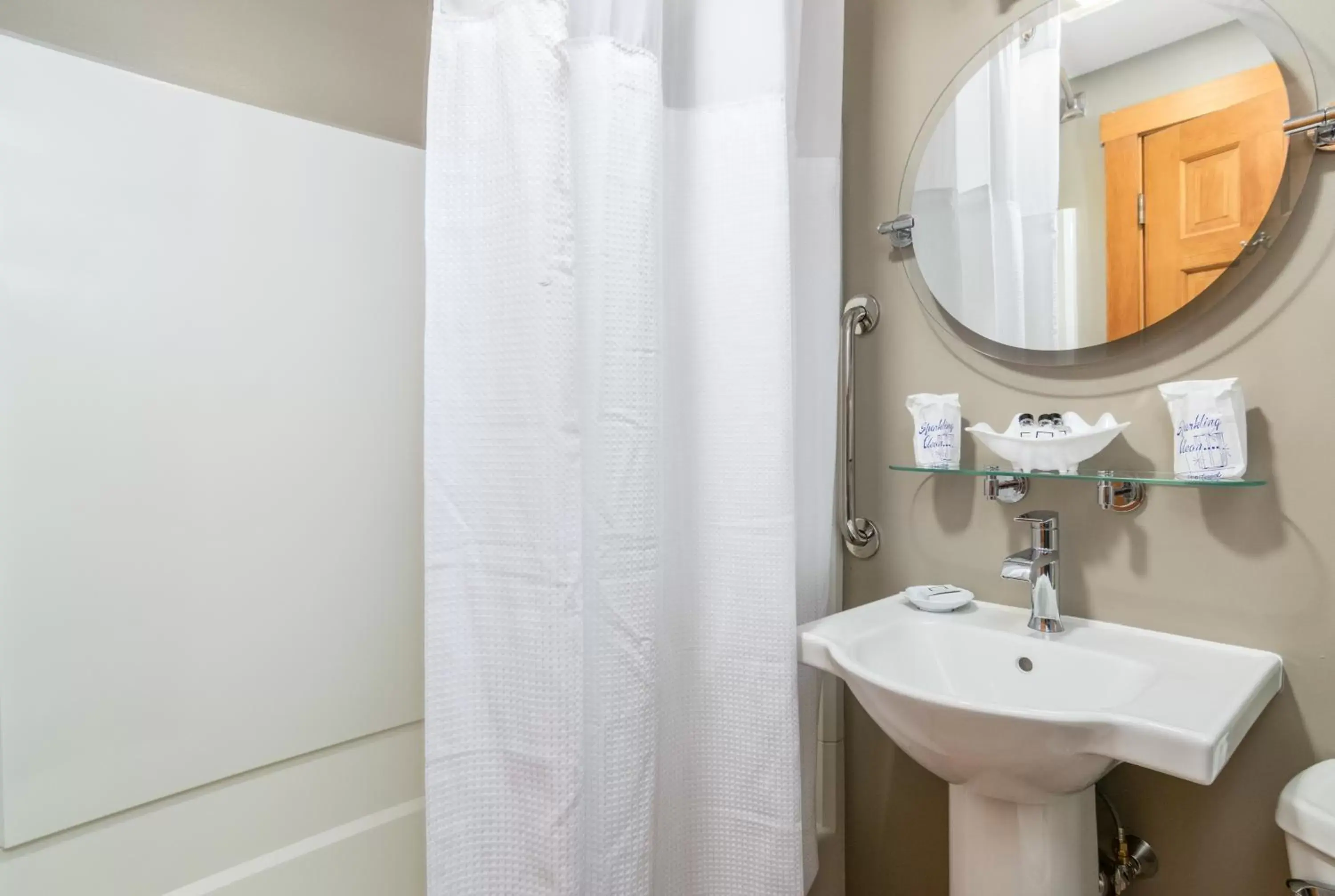 Bathroom in Grey Fox Inn