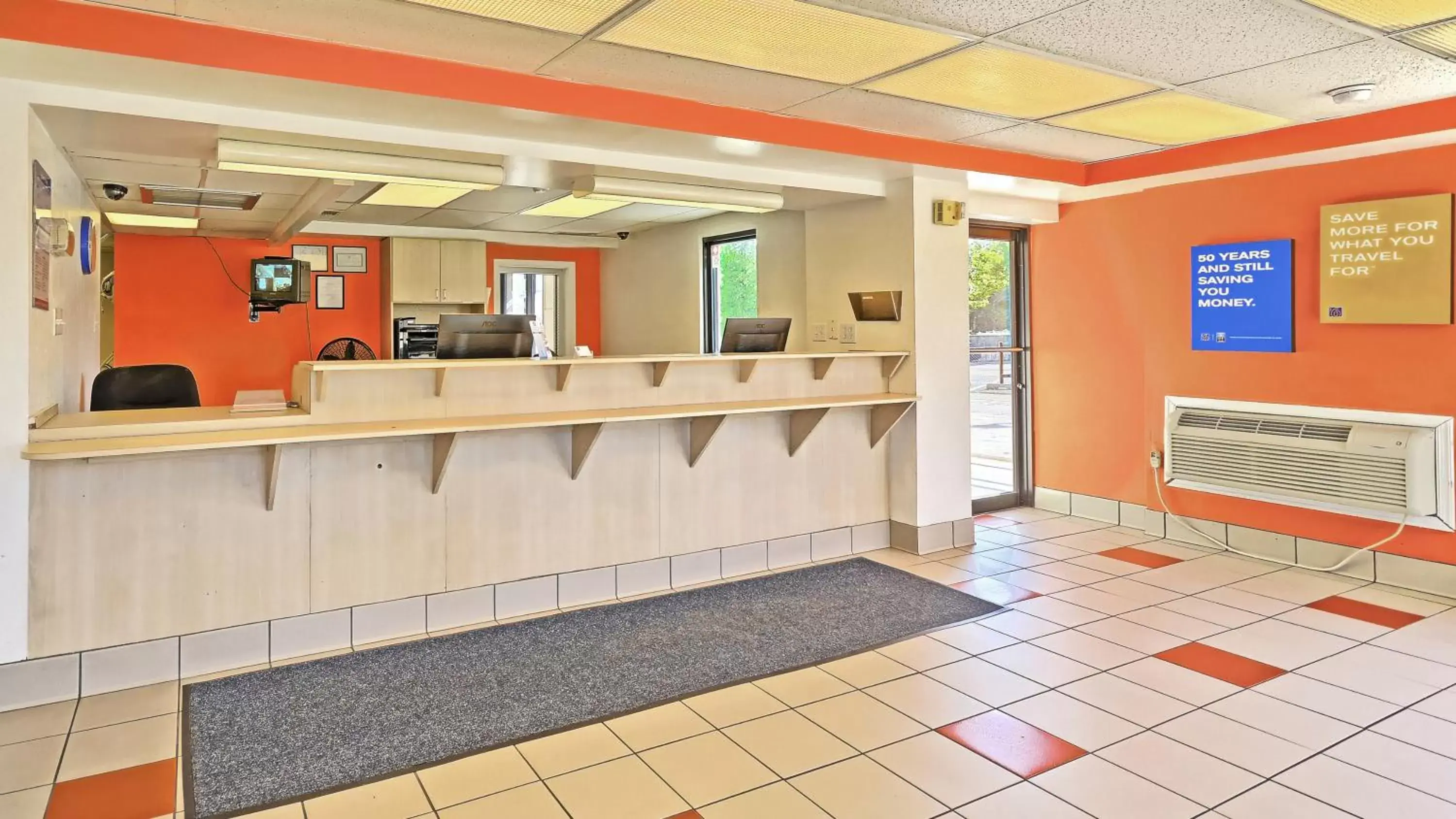 Lobby or reception, Lobby/Reception in Motel 6-Maple Shade Township, NJ - Philadelphia - Mt Laurel