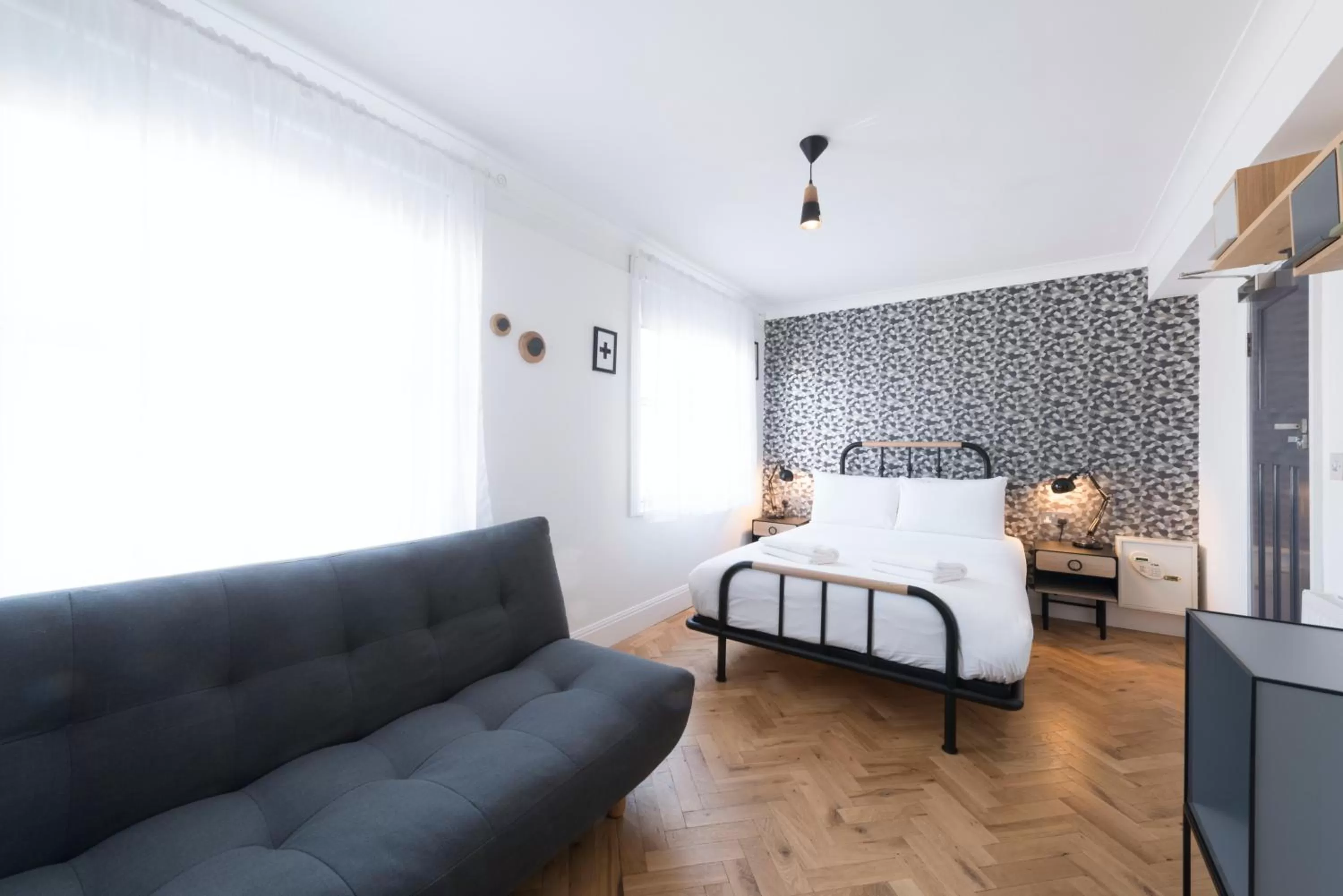 Photo of the whole room, Bed in The California - London Kings Cross