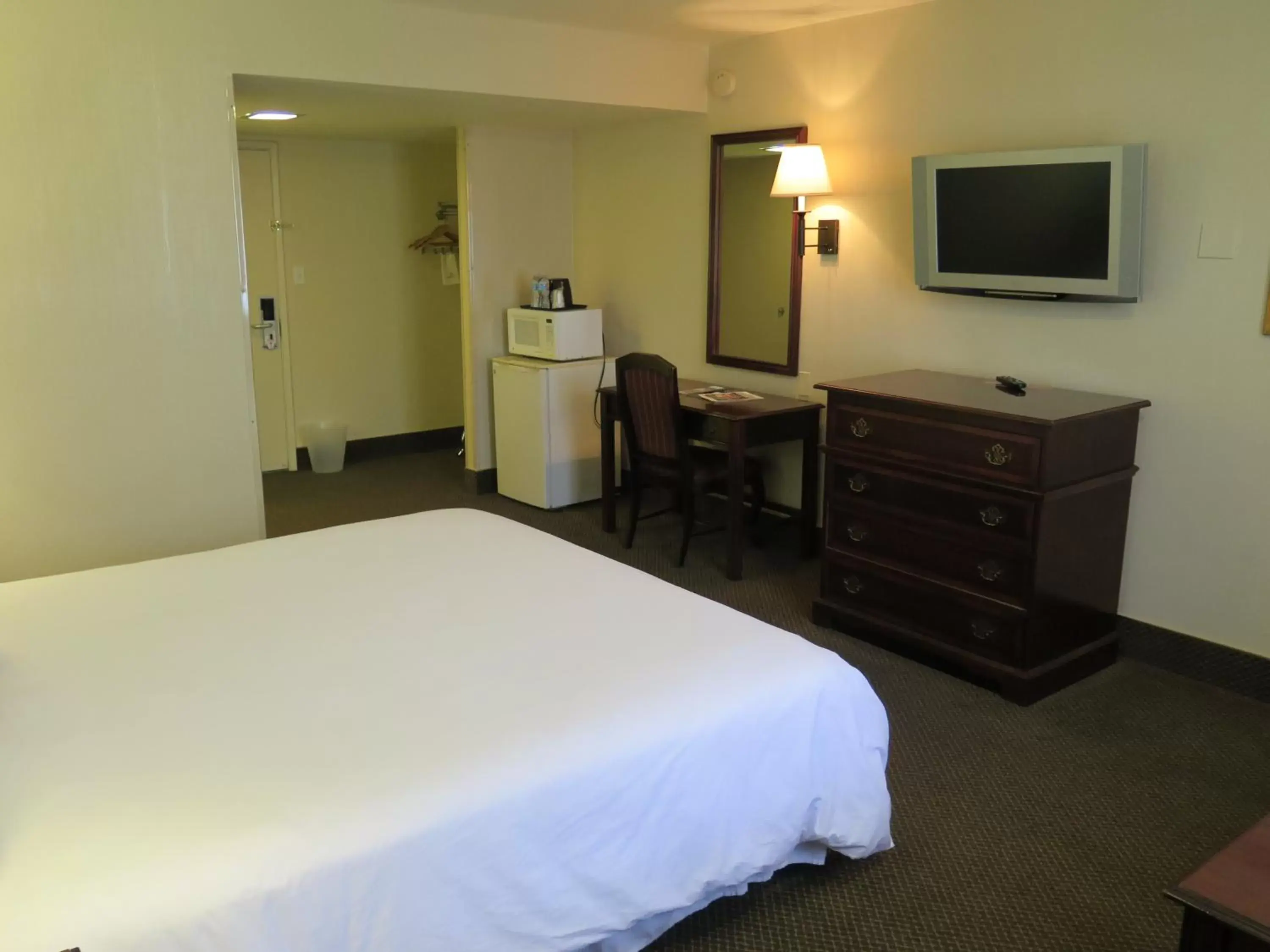 Photo of the whole room, Room Photo in Bonanza Inn and Suites