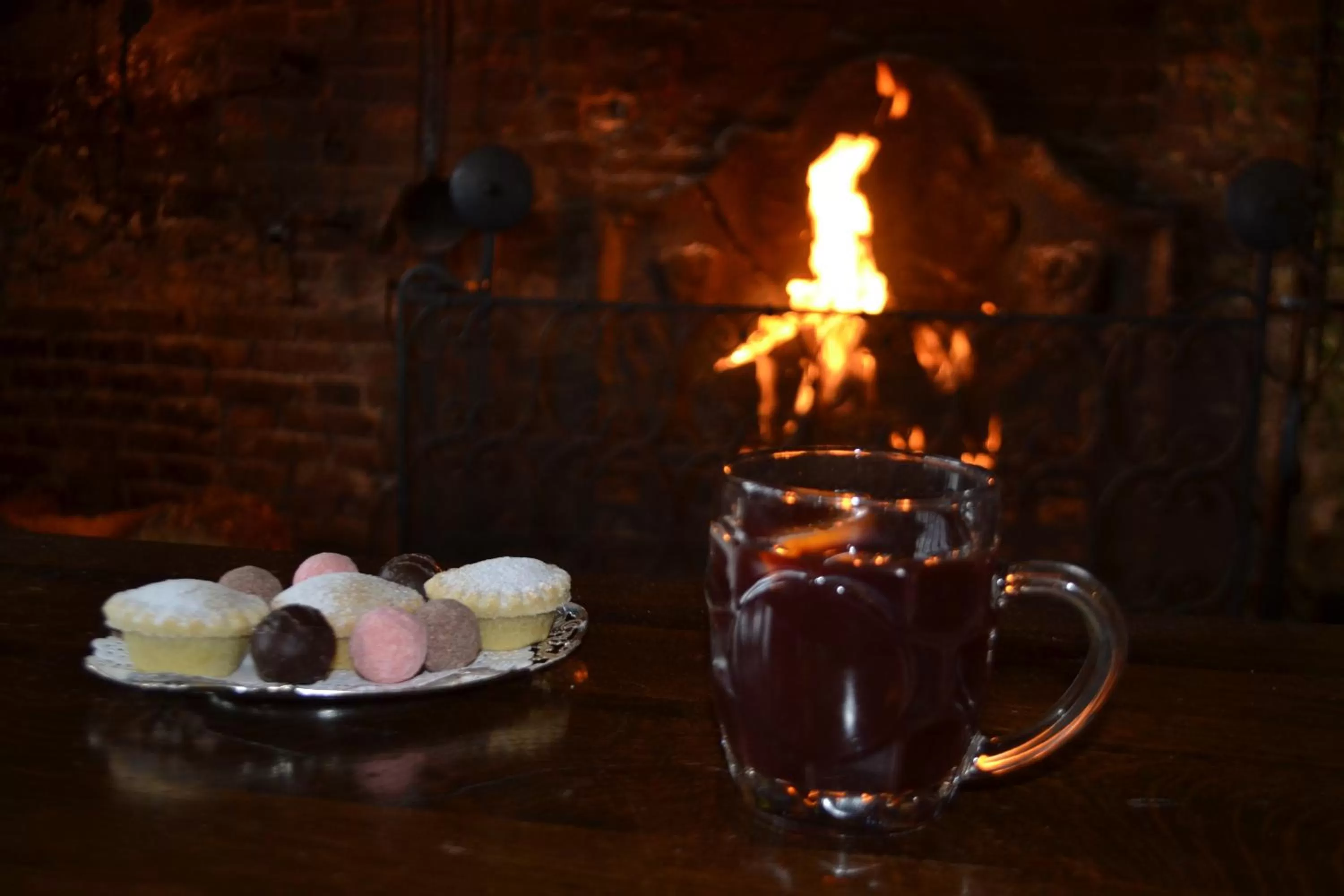 Lounge or bar in Mermaid Inn