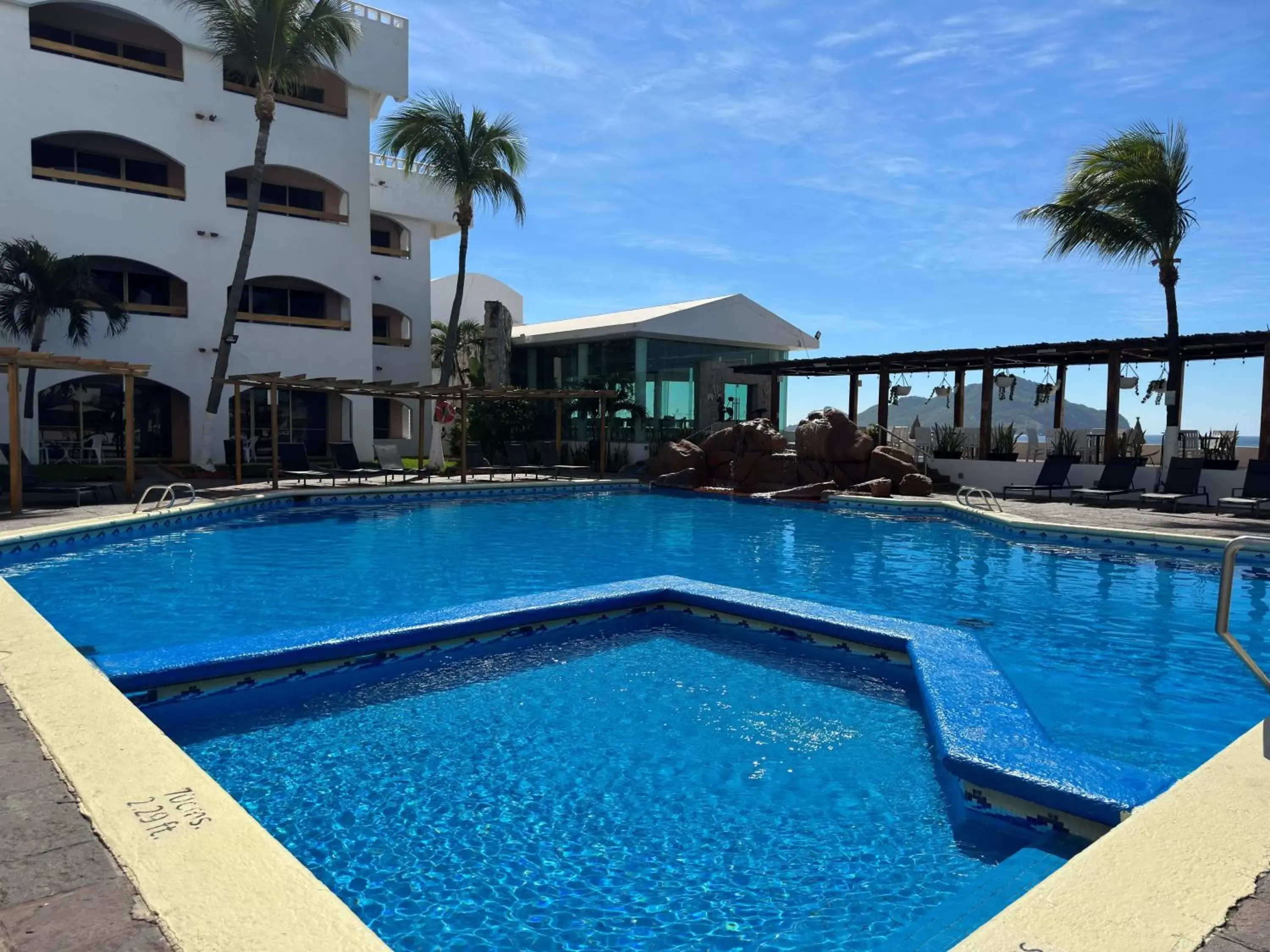 Property building, Swimming Pool in Hotel Quijote Inn