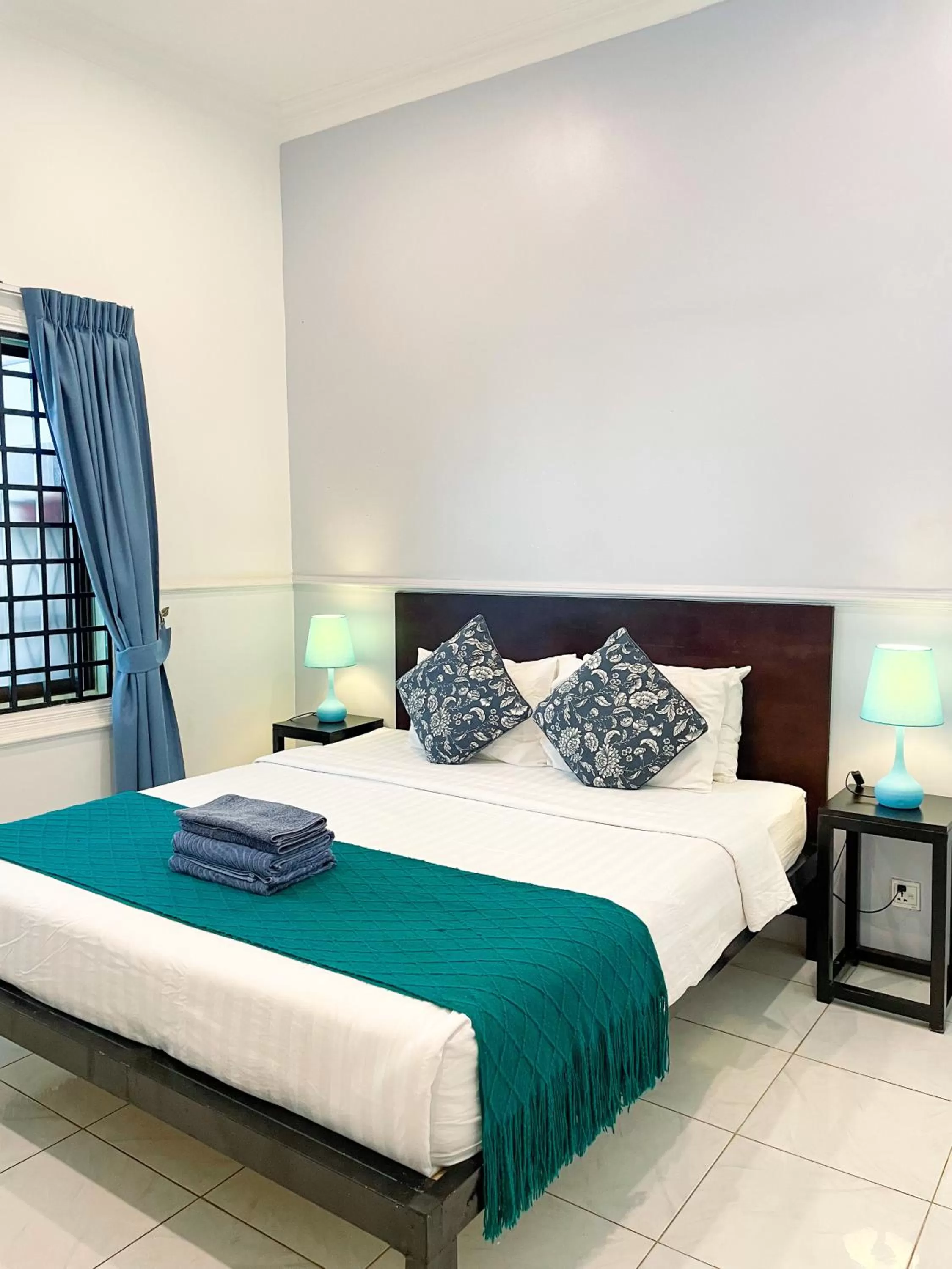 Bed in Birdcage Boutique