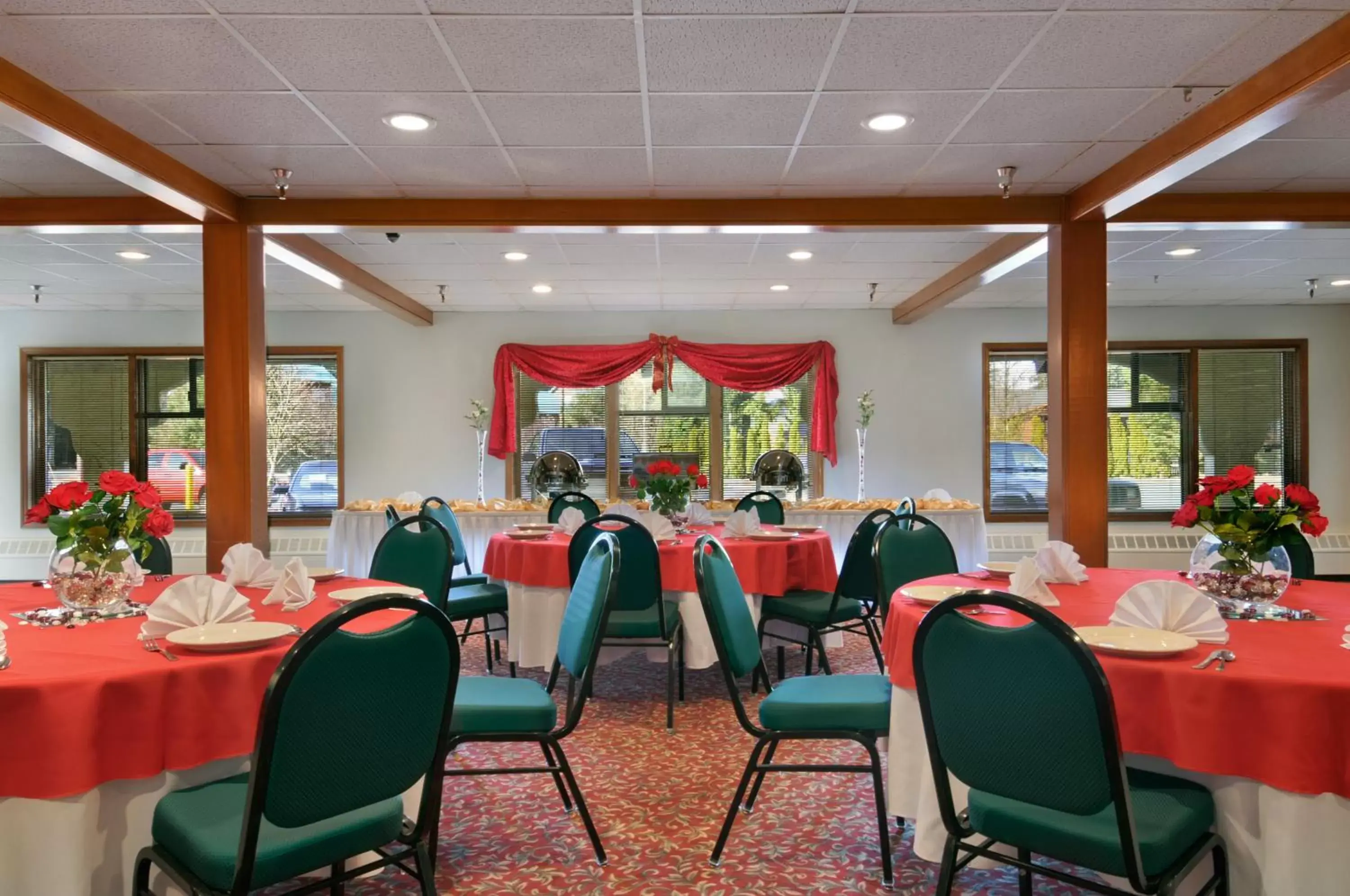 Banquet/Function facilities, Restaurant/Places to Eat in Travelodge by Wyndham Juneau