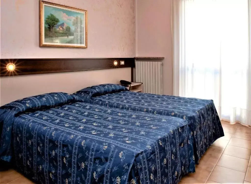 Bedroom, Bed in Bes Hotel Papa San Pellegrino Terme