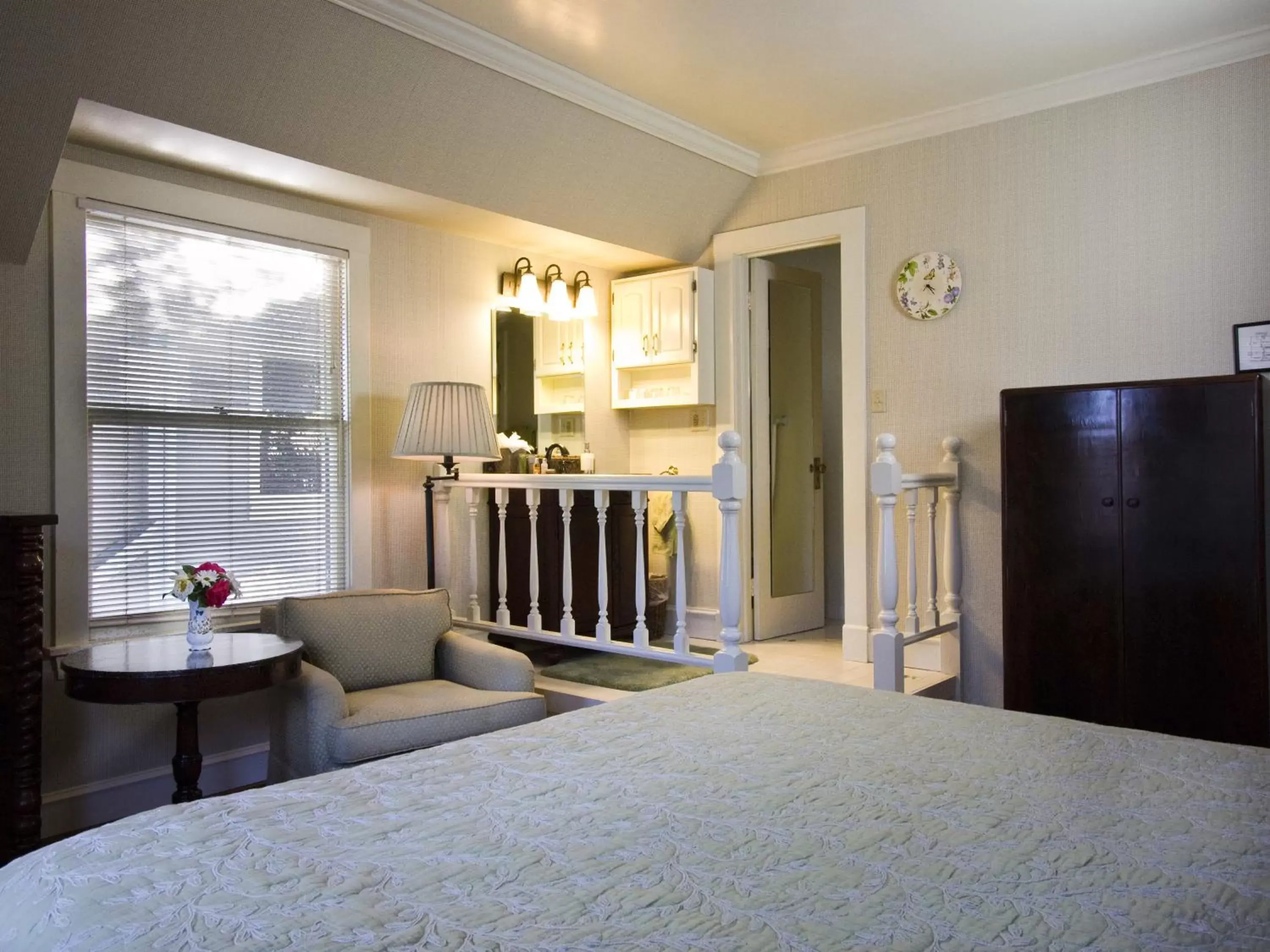 Bedroom, TV/Entertainment Center in Cheshire Cat Inn & Cottages