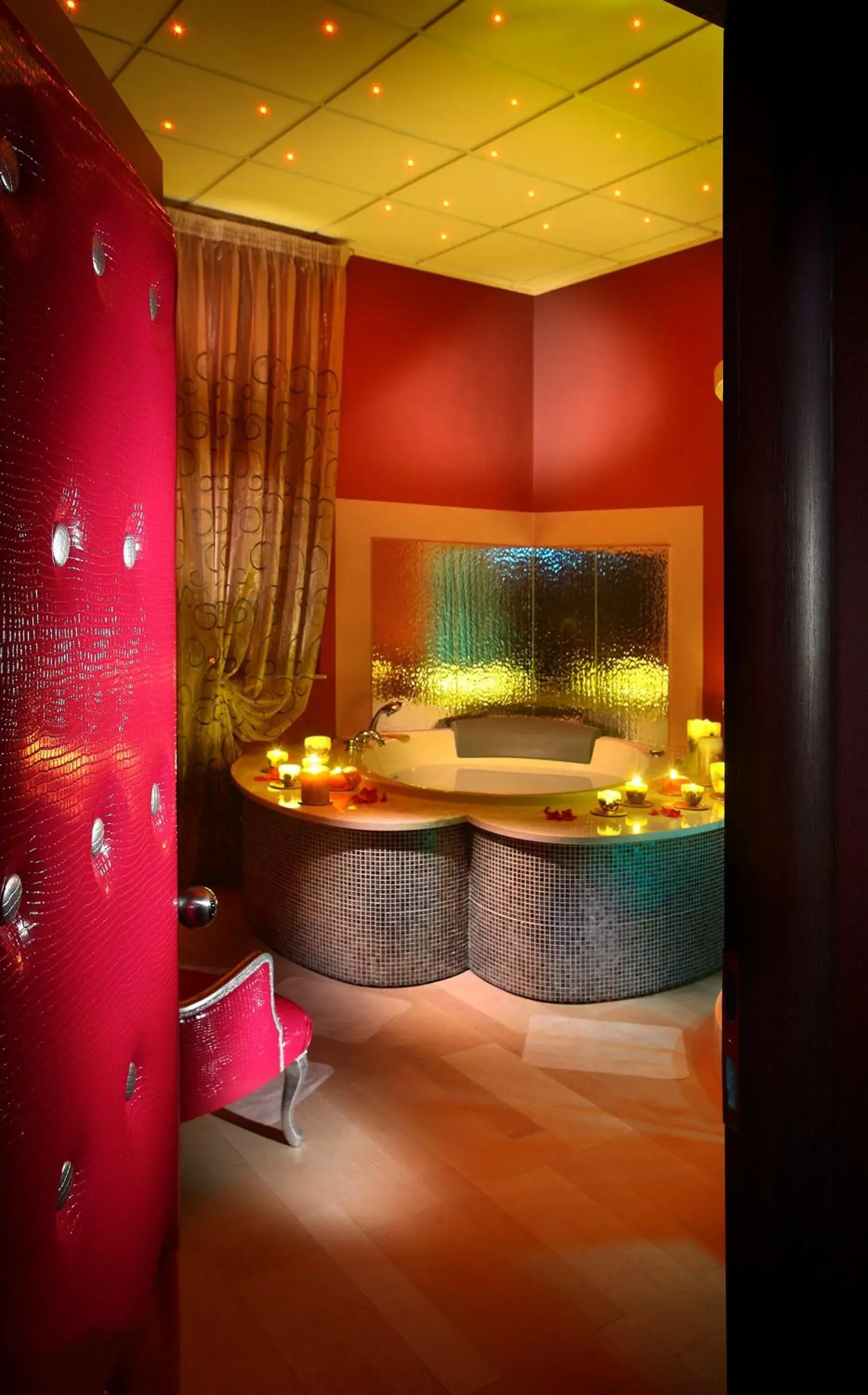 Hot Tub in Hotel Manzoni Wellness&Spa