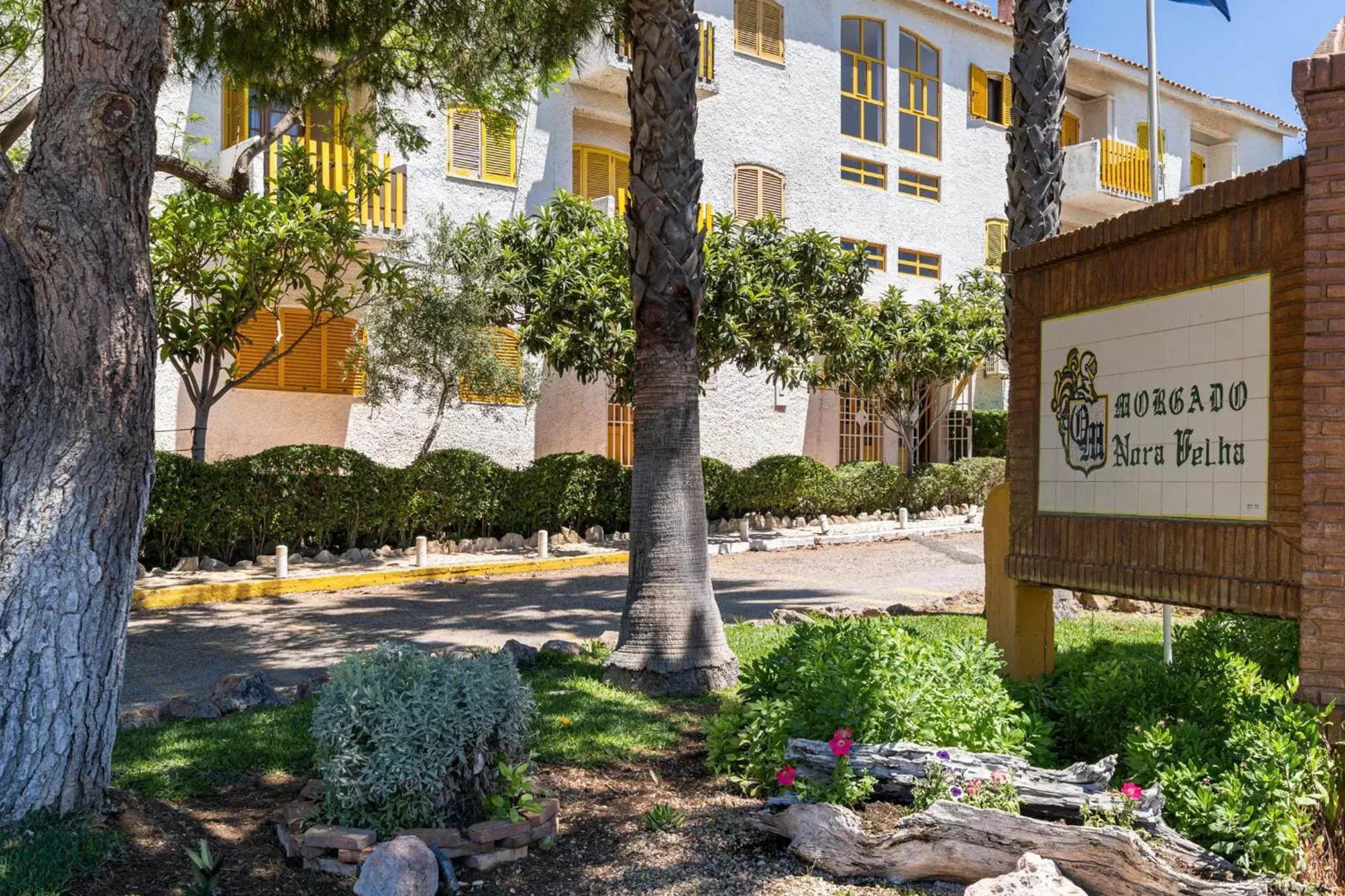 Garden in Quinta do Morgado - Apartamentos Turisticos Monte Da Eira Garden in Quinta do Morgado - Apartamentos Turisticos Monte Da Eira