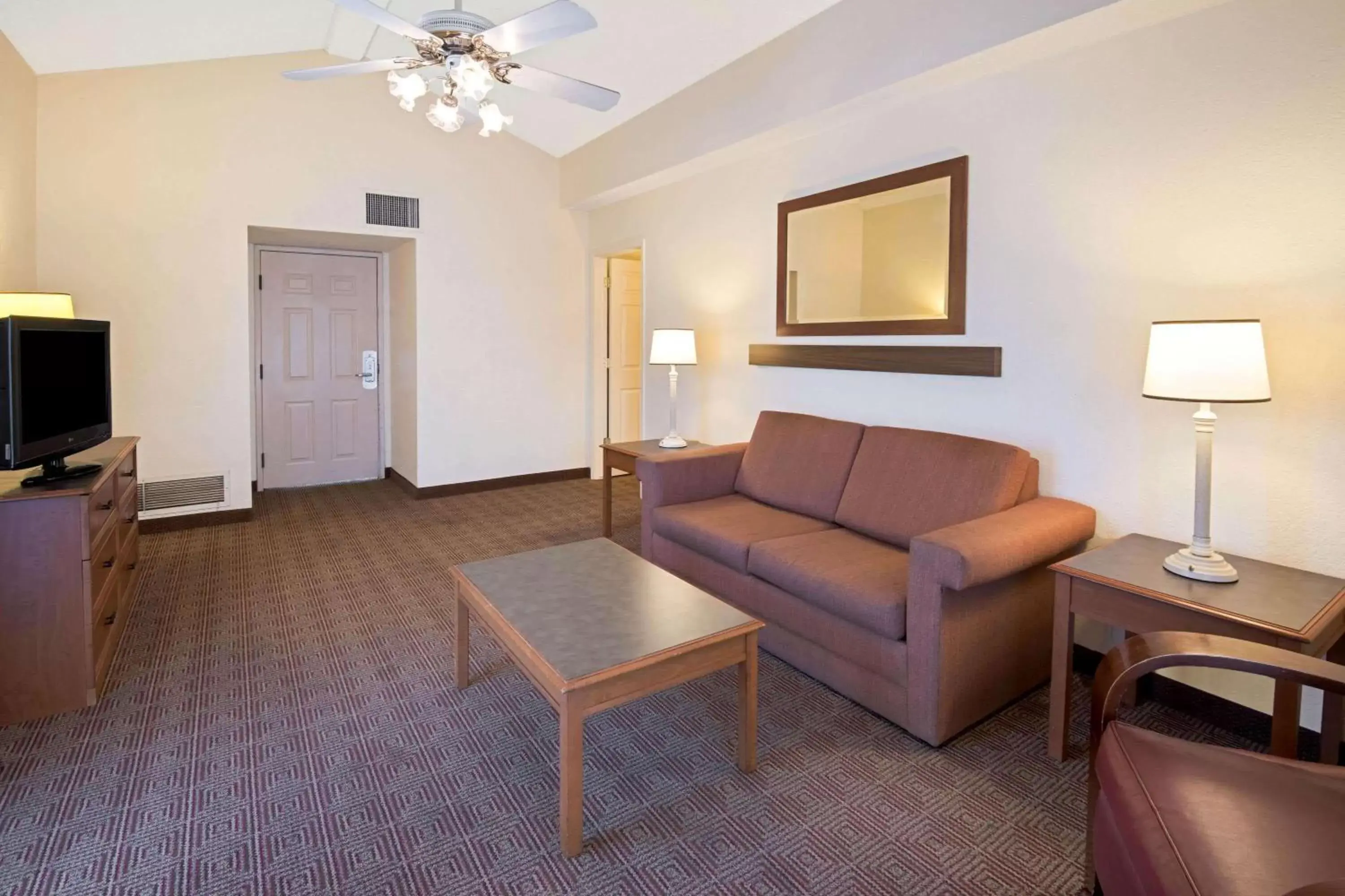 Photo of the whole room, Seating Area in La Quinta Inn by Wyndham San Antonio Market Square