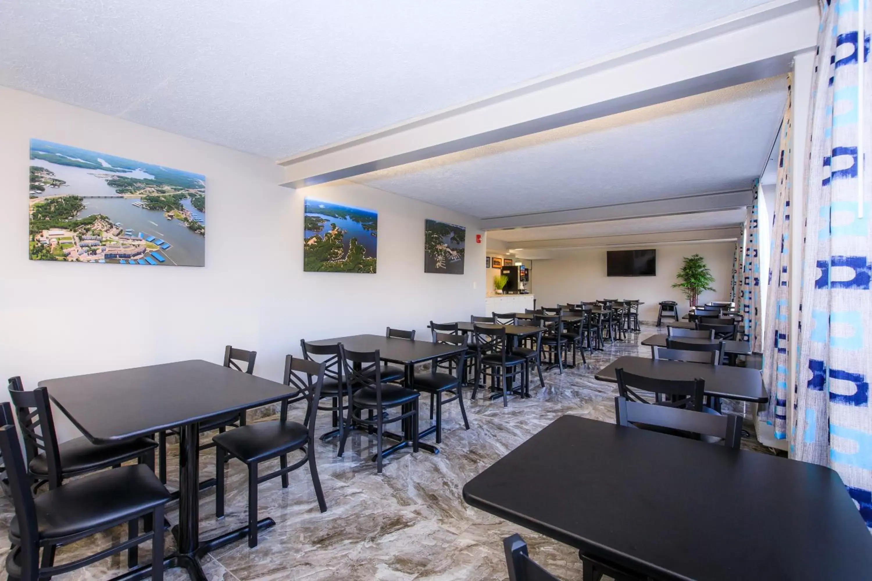 Breakfast in The Resort at Lake of the Ozarks Breakfast in The Resort at Lake of the Ozarks