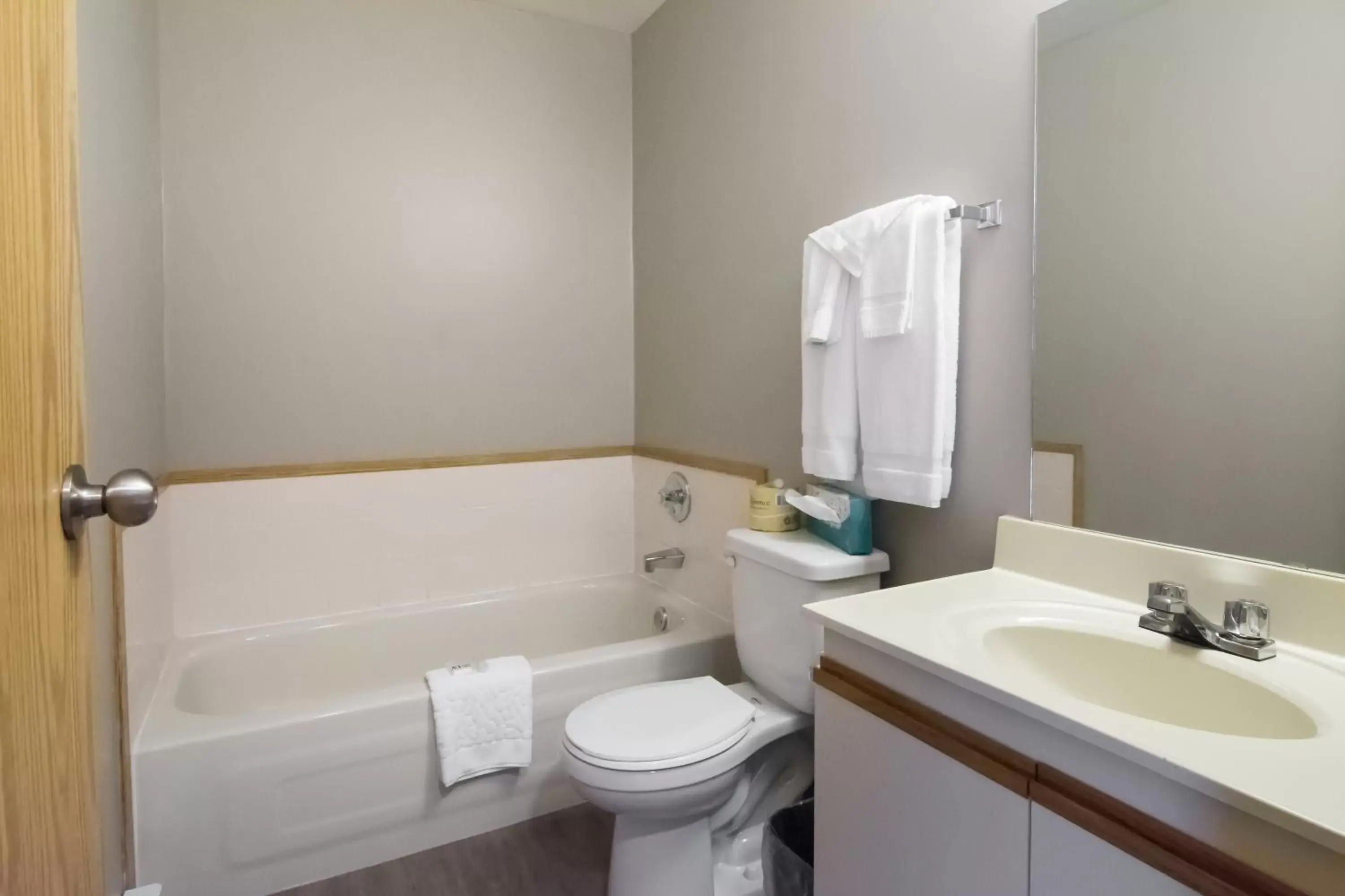 Bathroom in Motel 6-Saanichton, BC - Victoria Airport