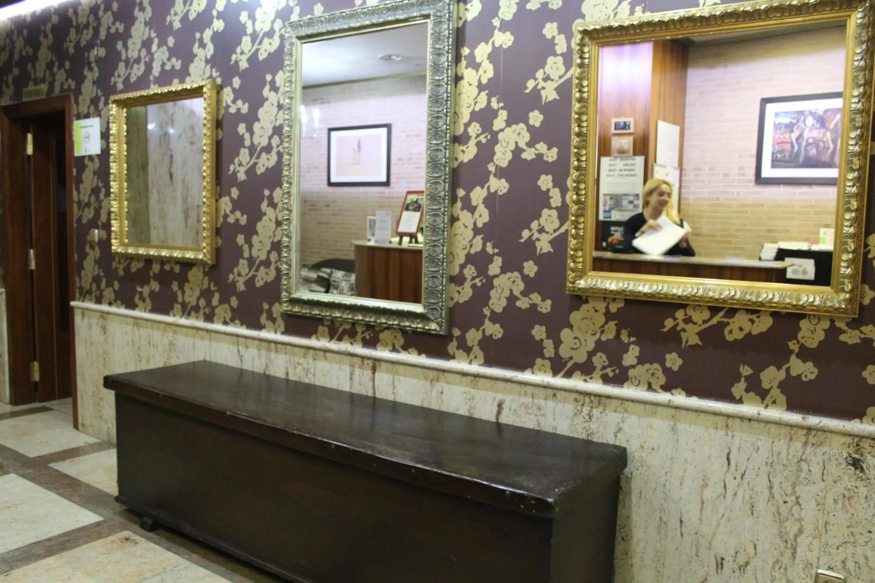 Lobby or reception, Bathroom in Hotel El Castillo