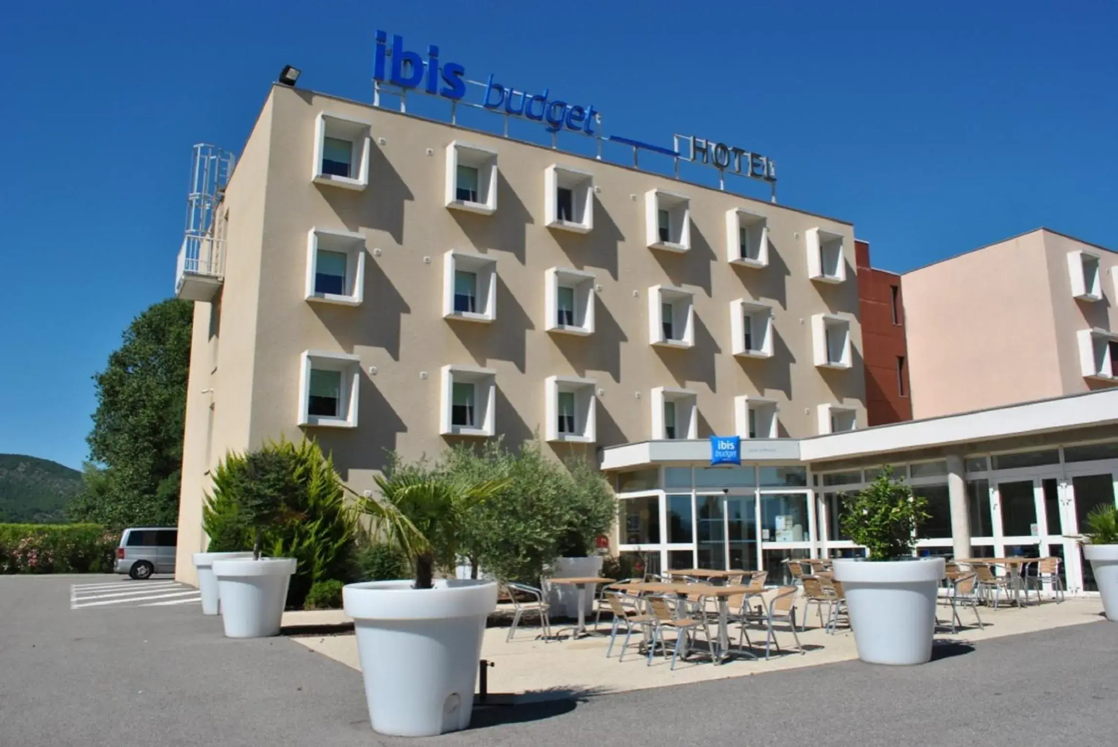 Patio, Property Building in ibis budget Loriol Le Pouzin