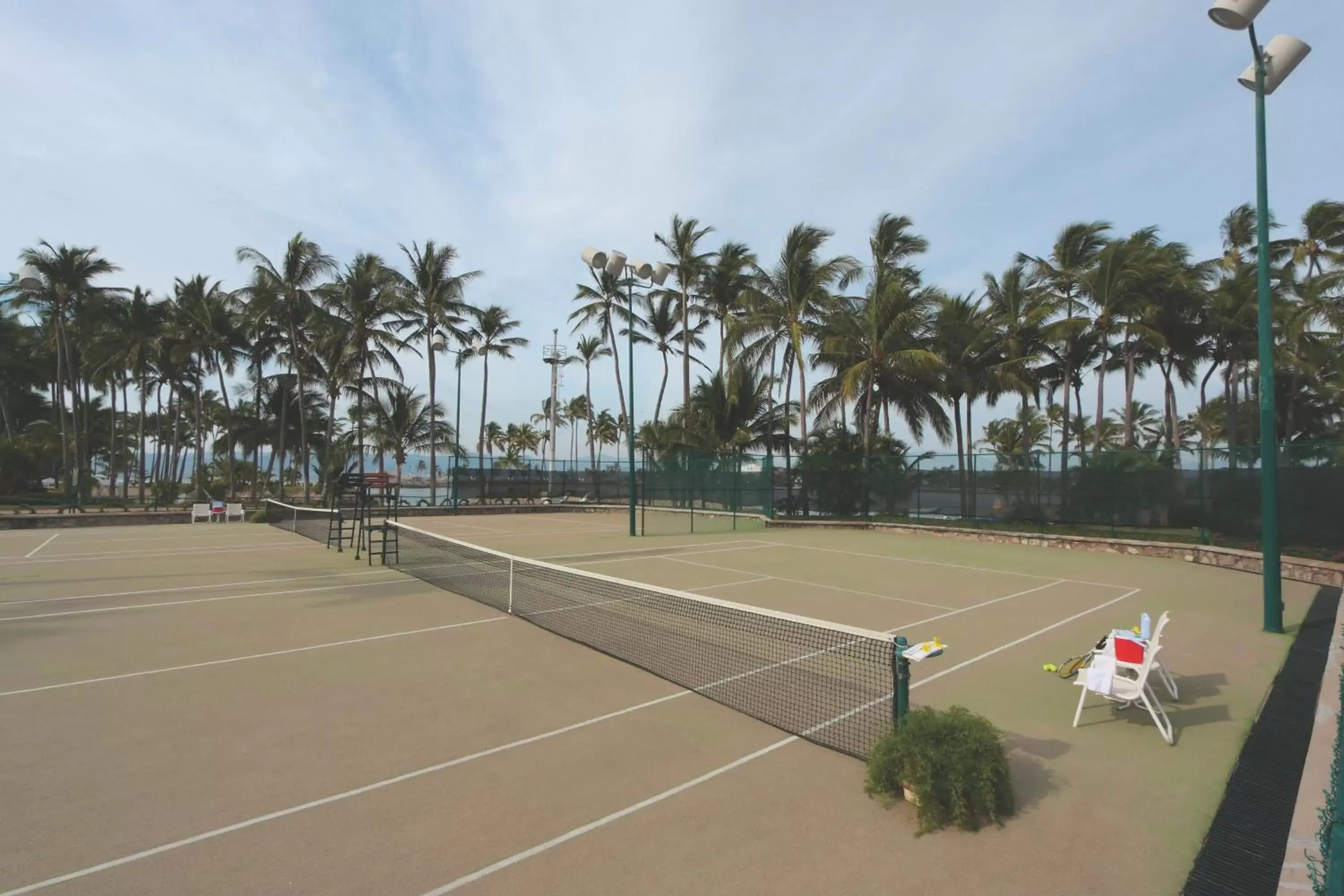 Tennis court, Tennis/Squash in Grand Isla Navidad Golf & Spa Resort with Marina