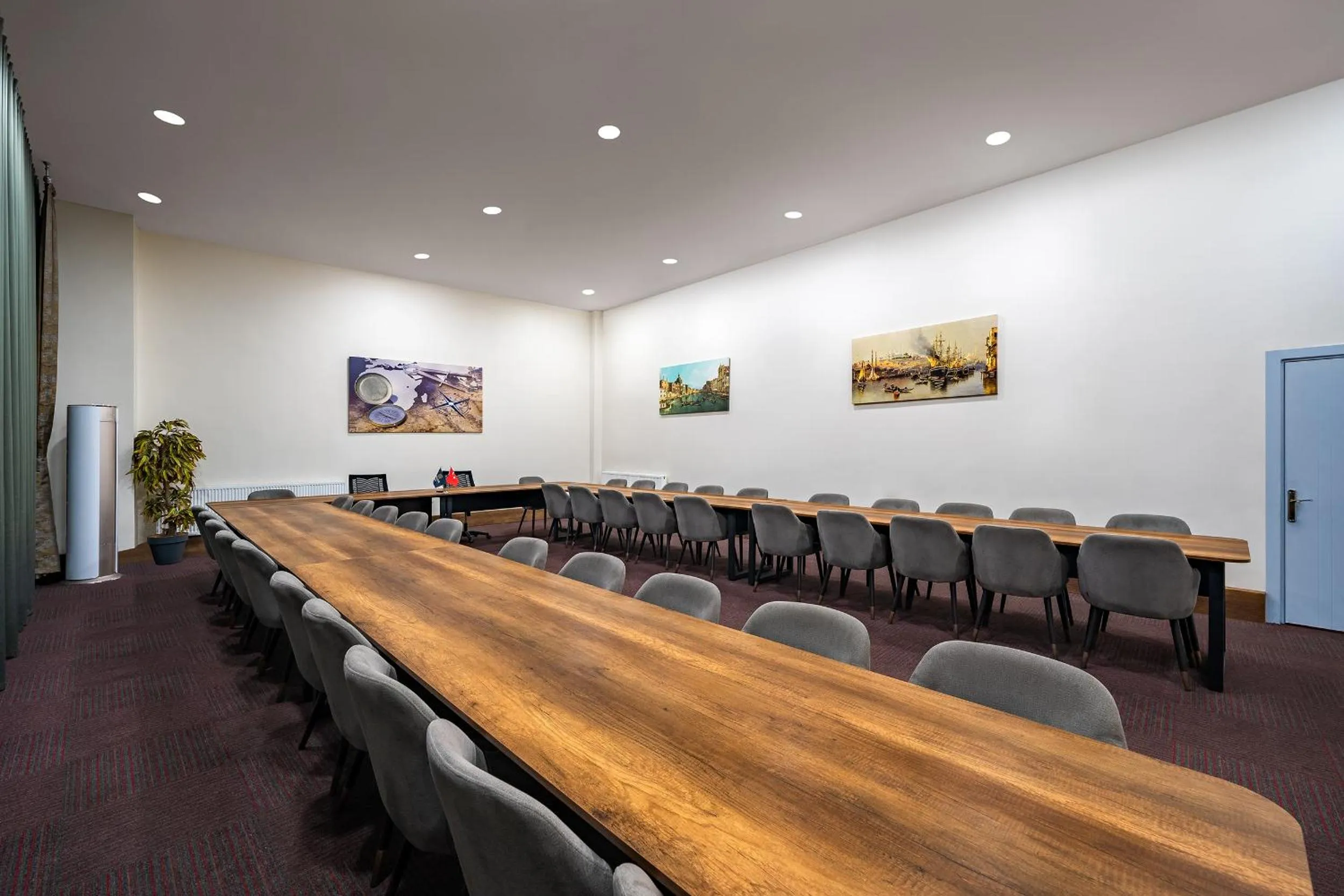 Meeting/conference room in Best Western Premier Hidden Hills Hotel