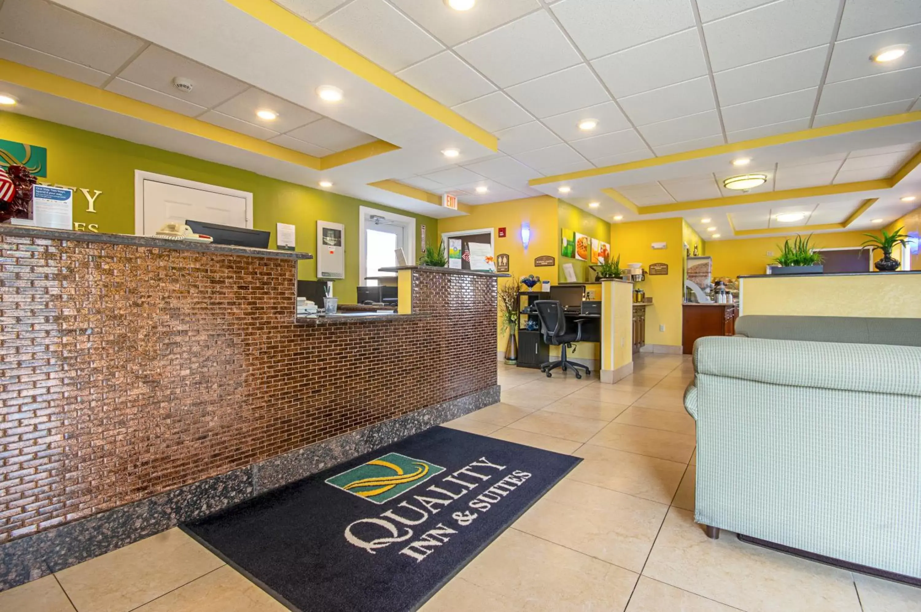 Lobby/Reception in Quality Inn & Suites Glenmont - Albany South