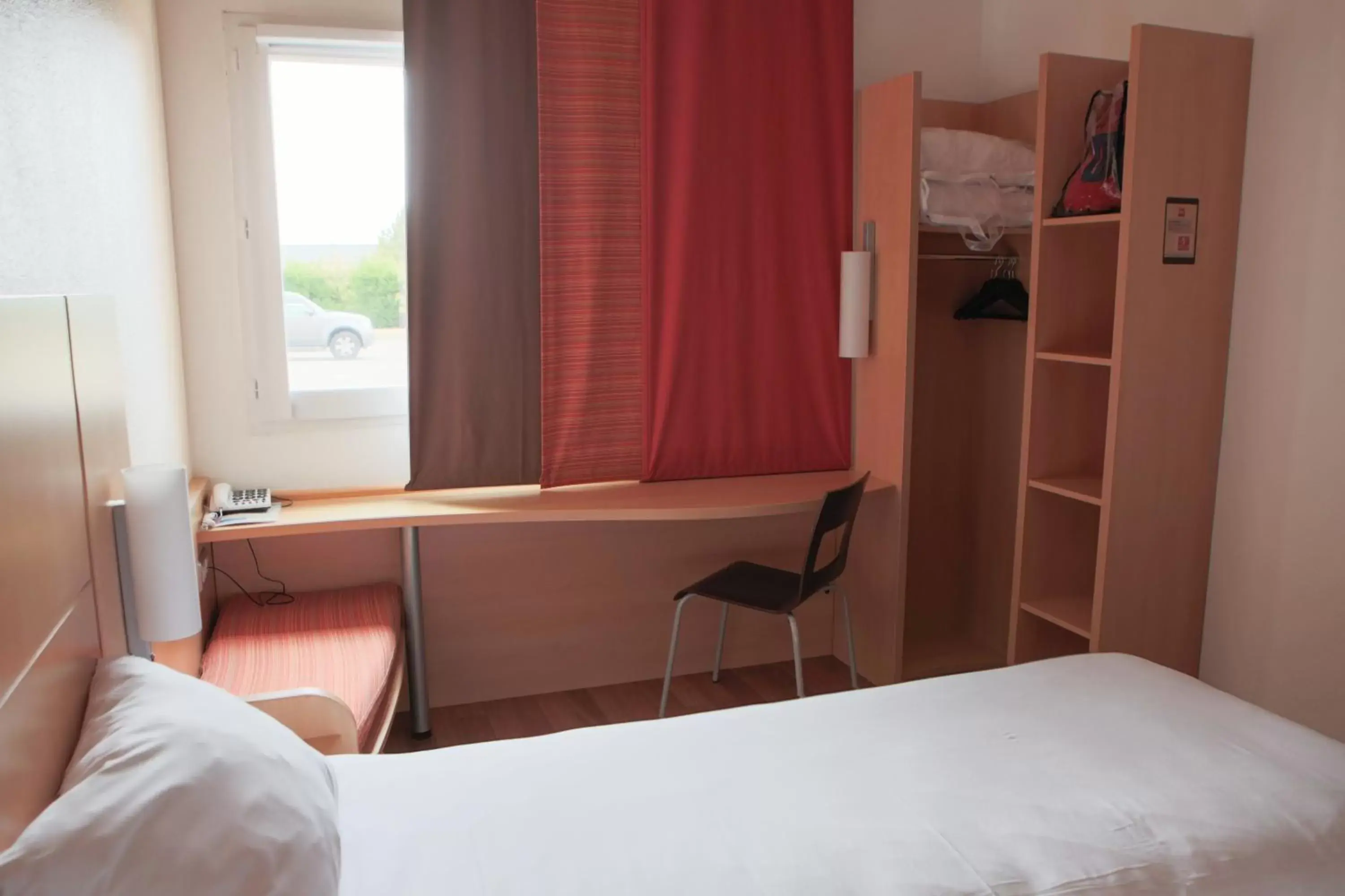 Photo of the whole room, Bed in ibis Albert Pays de Somme