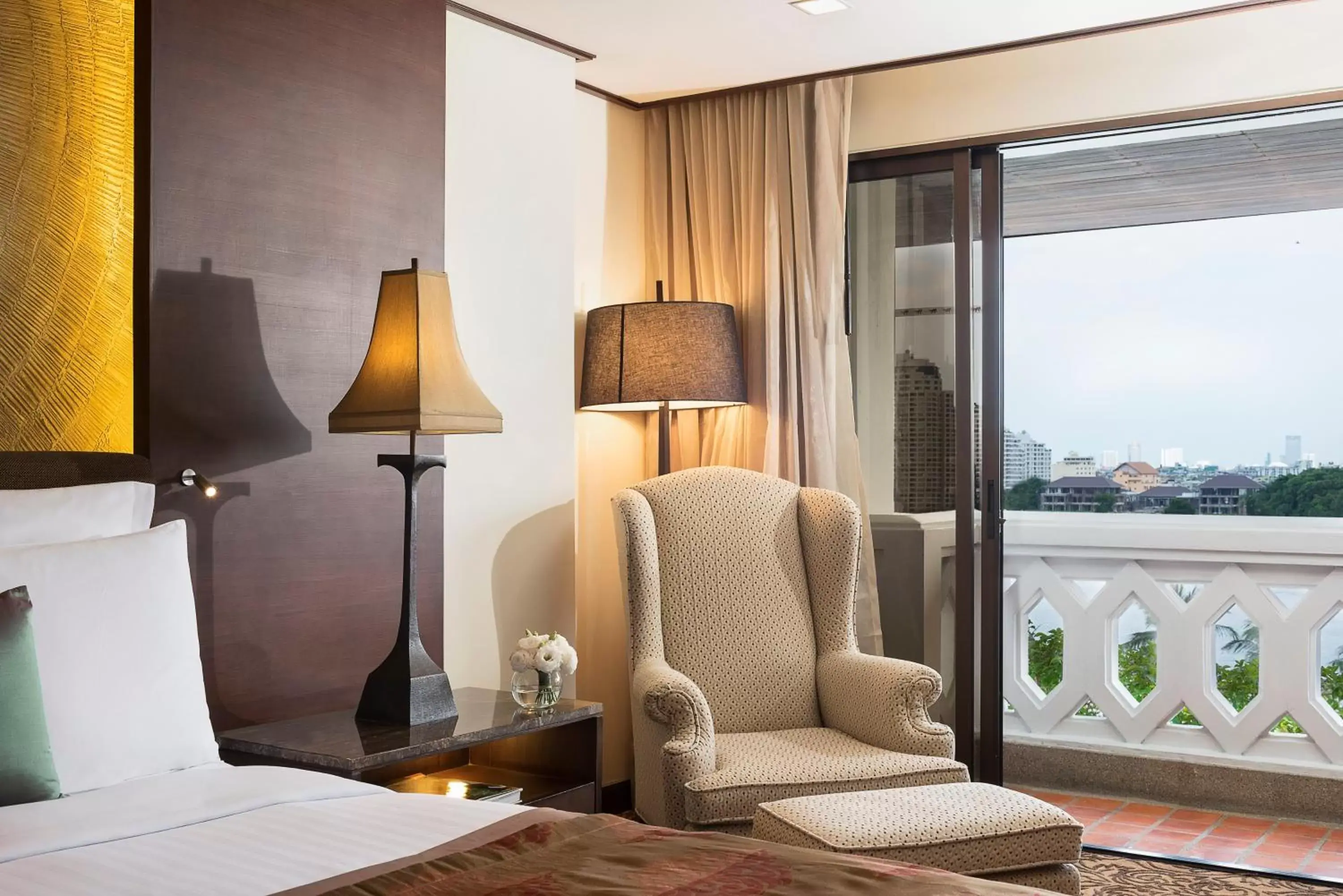 Balcony/Terrace, Bed in Anantara Riverside Bangkok Resort