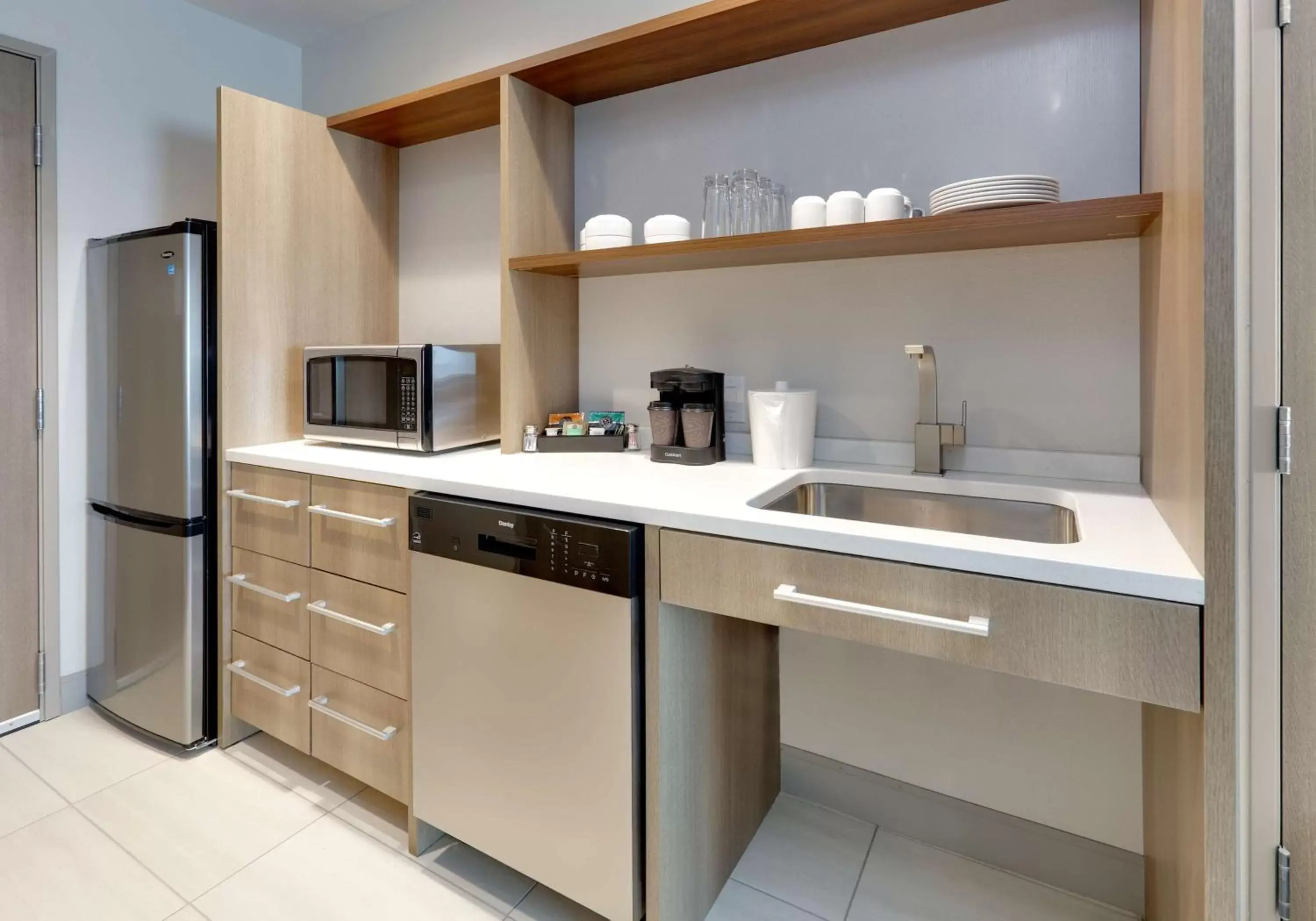 Kitchen or kitchenette, Kitchen/Kitchenette in Home2 Suites By Hilton Euless Dfw West, Tx