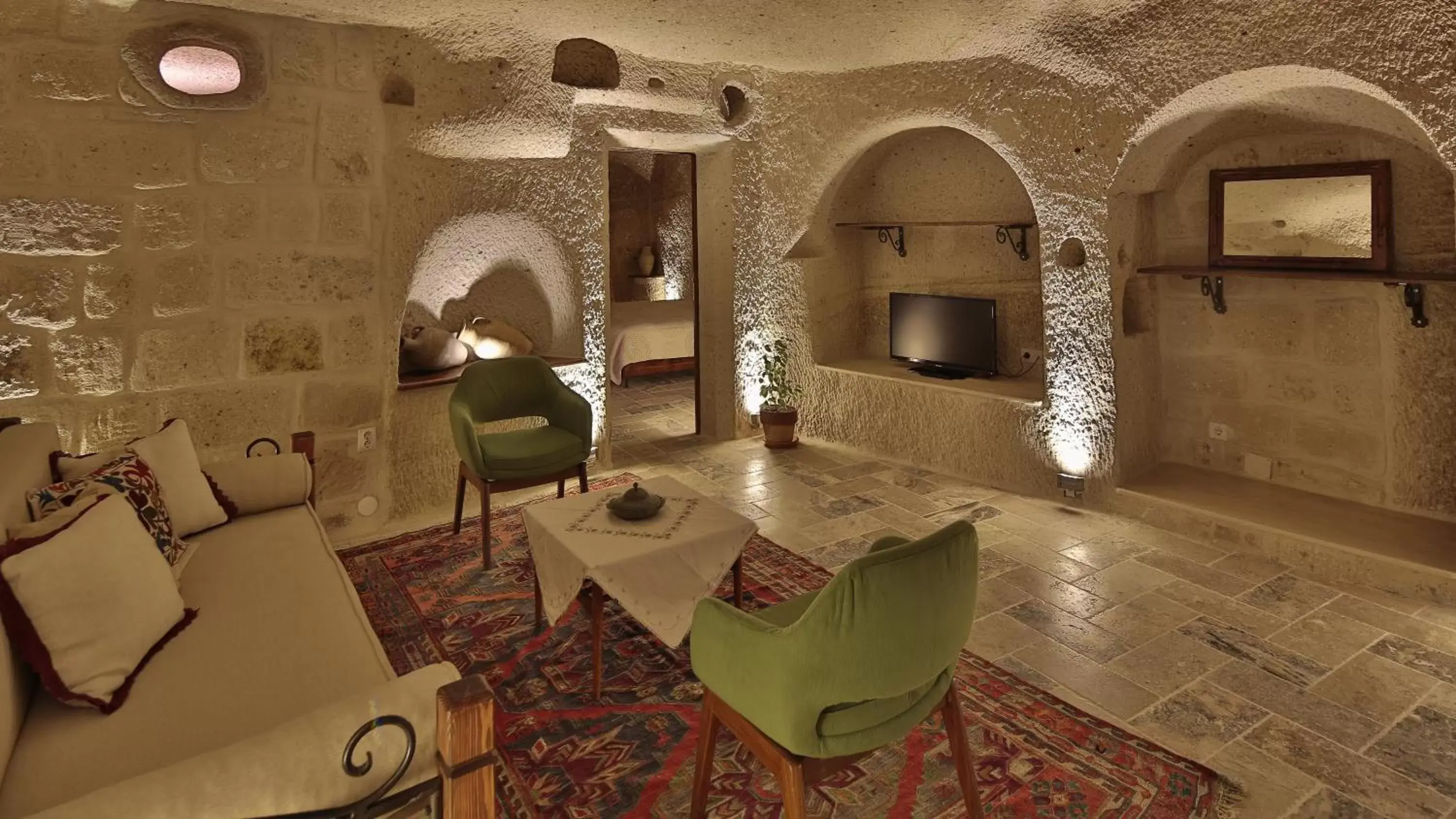 King Suite in Osmanbey Cave House