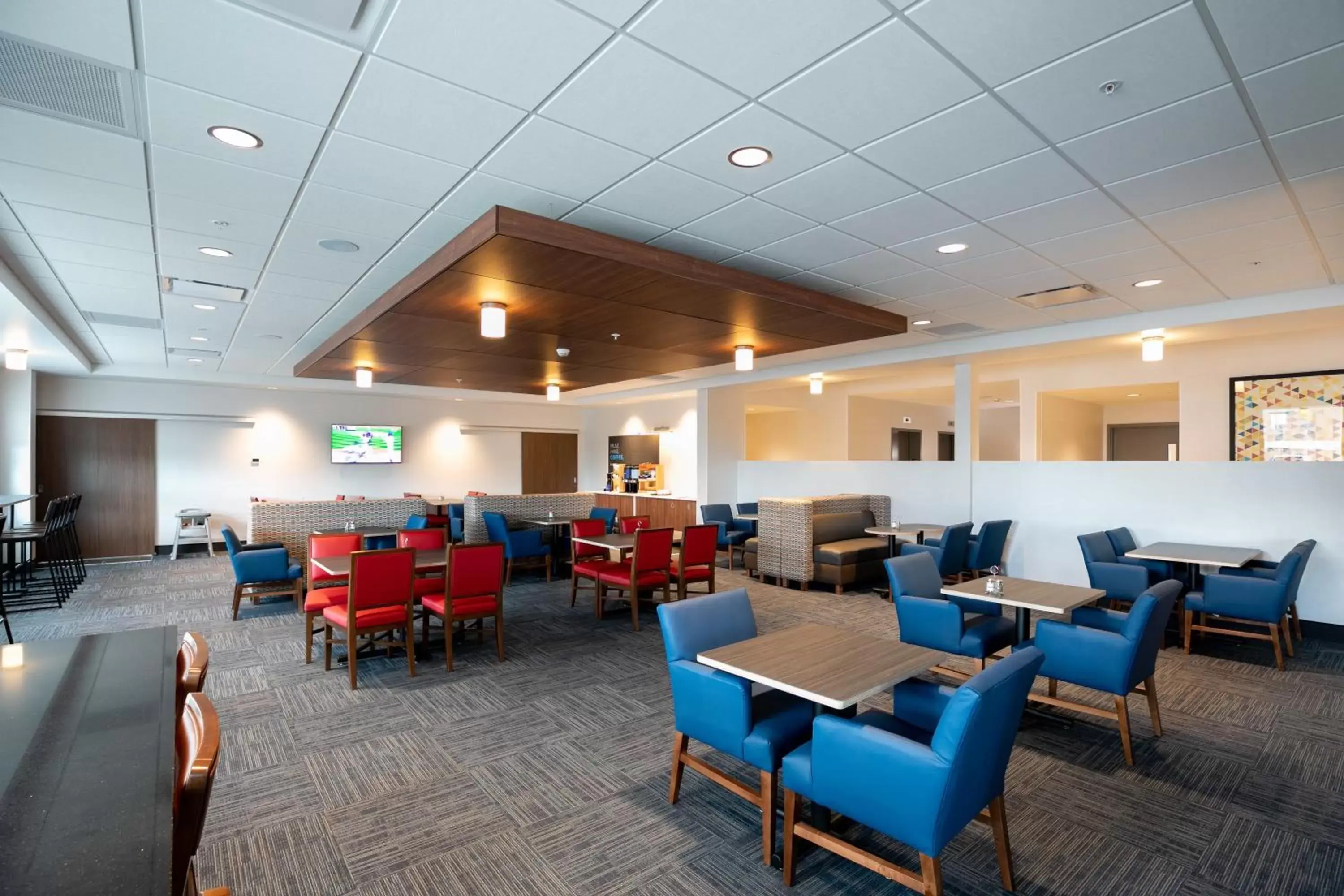 Breakfast, Restaurant/Places to Eat in Holiday Inn Express - Lethbridge Southeast, an IHG Hotel