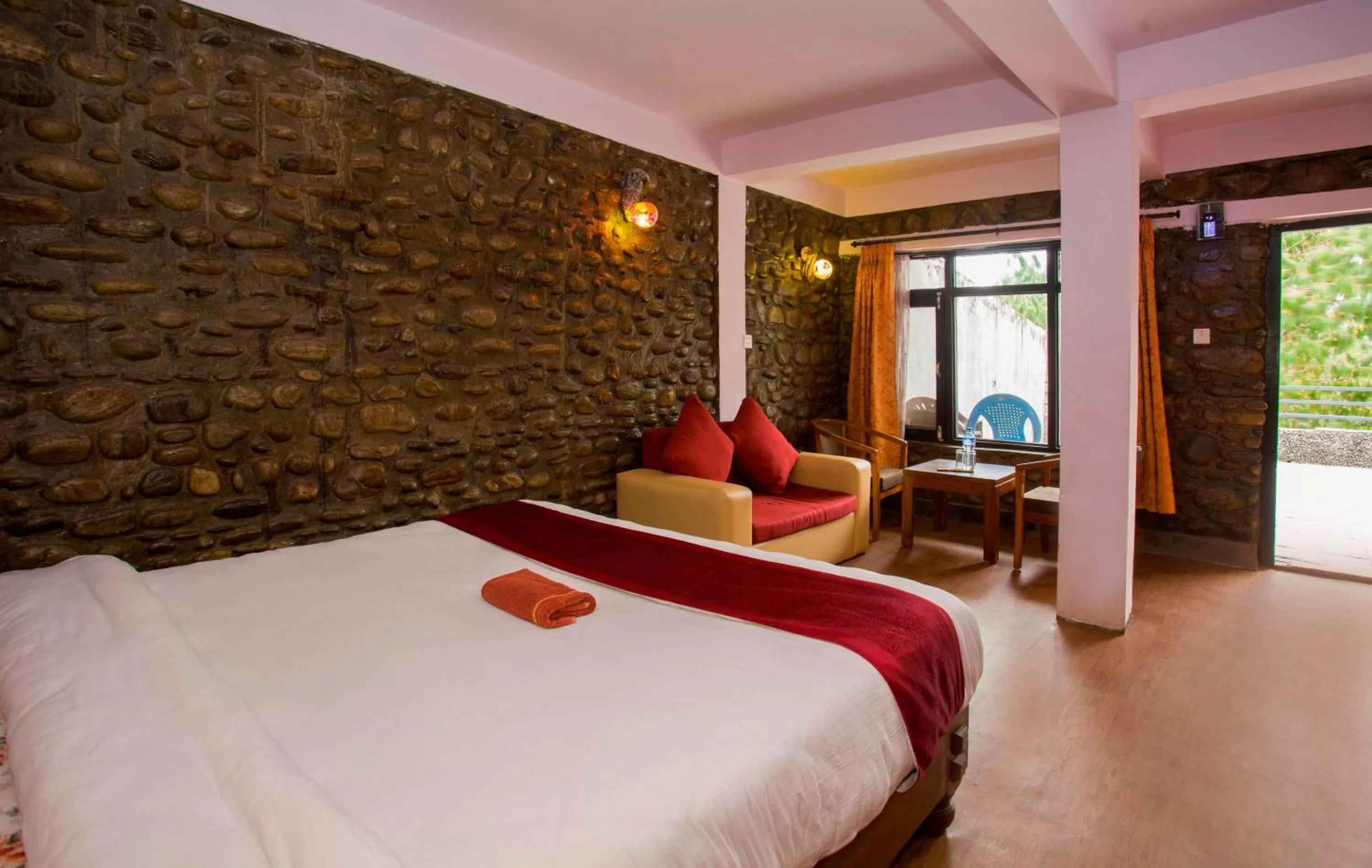 Bed in Peaceful Cottage & Cafe Du Mont