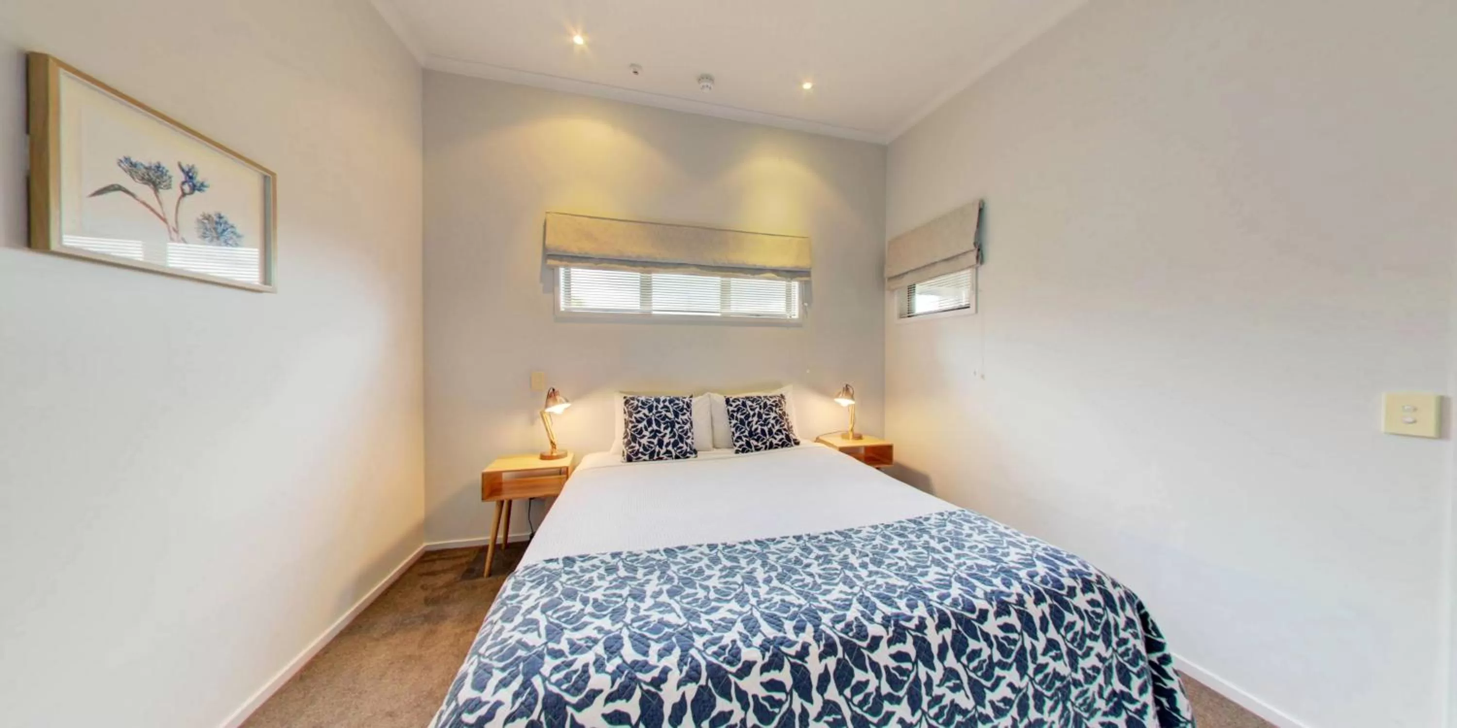 Bed in Alpine Lake Motel