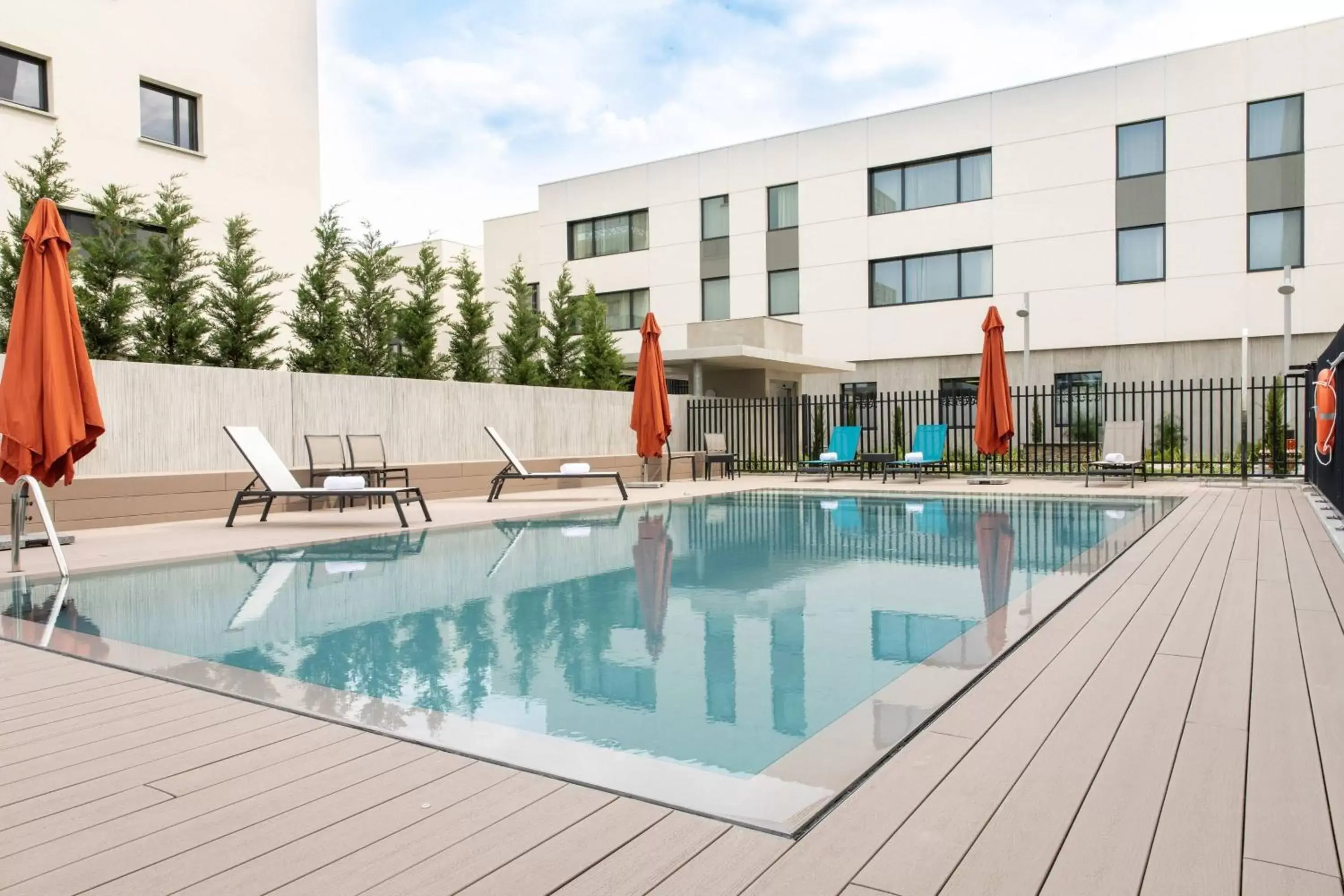 Swimming Pool in Residence Inn by Marriott Toulouse-Blagnac