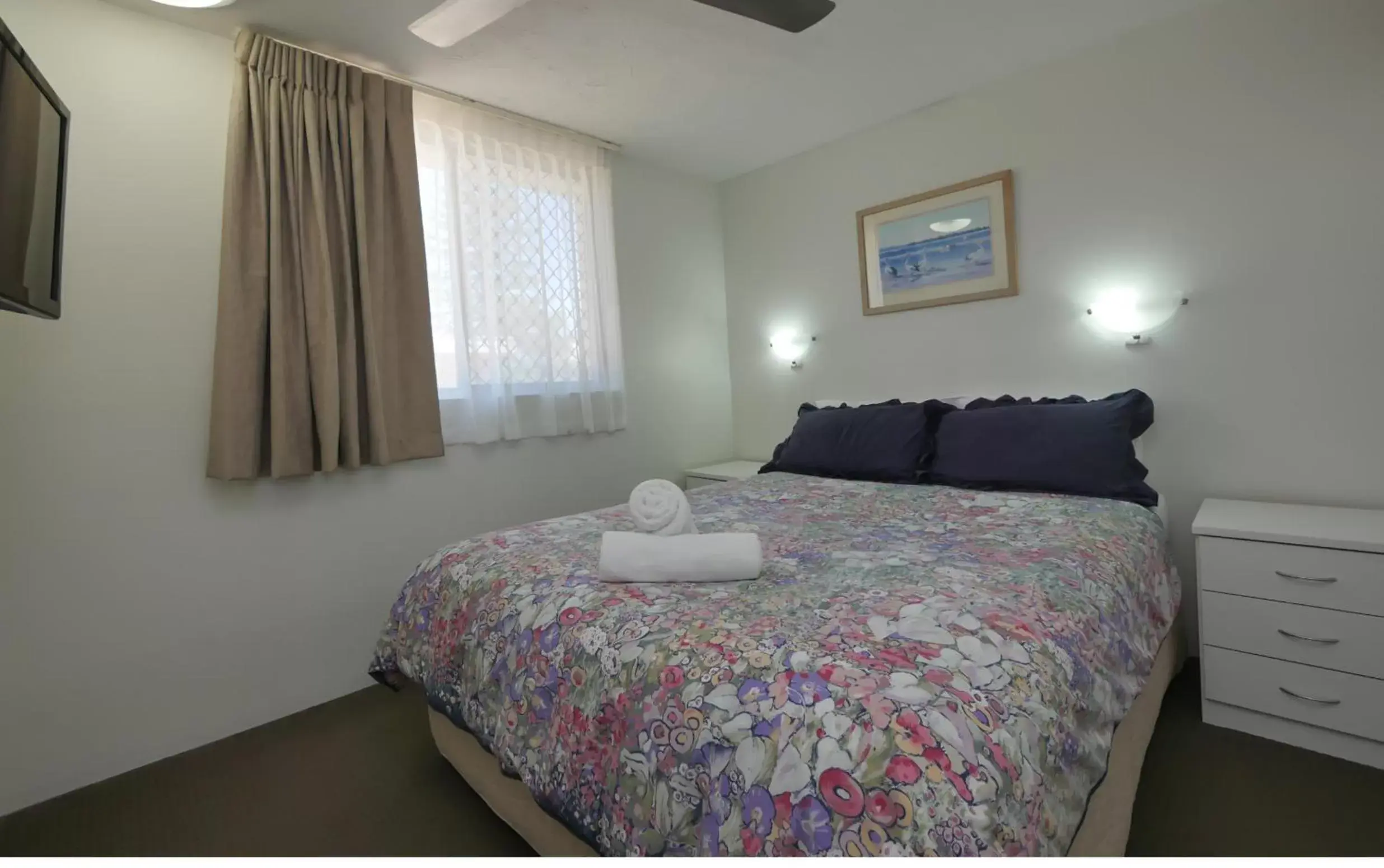 Two-Bedroom Apartment with Ocean View in Merrima Court Holidays