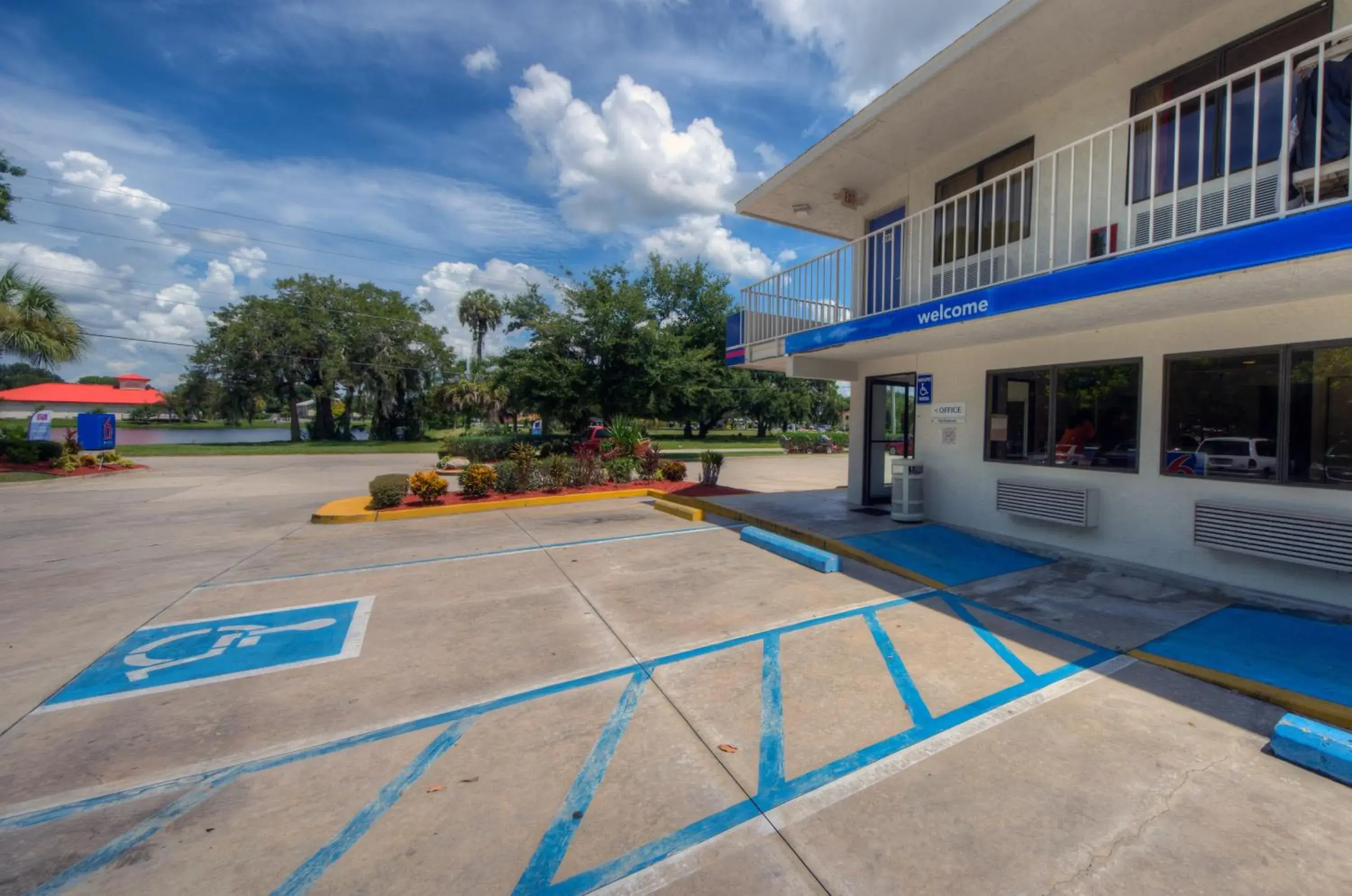 Facade/entrance, Property Building in Motel 6-Bradenton, FL