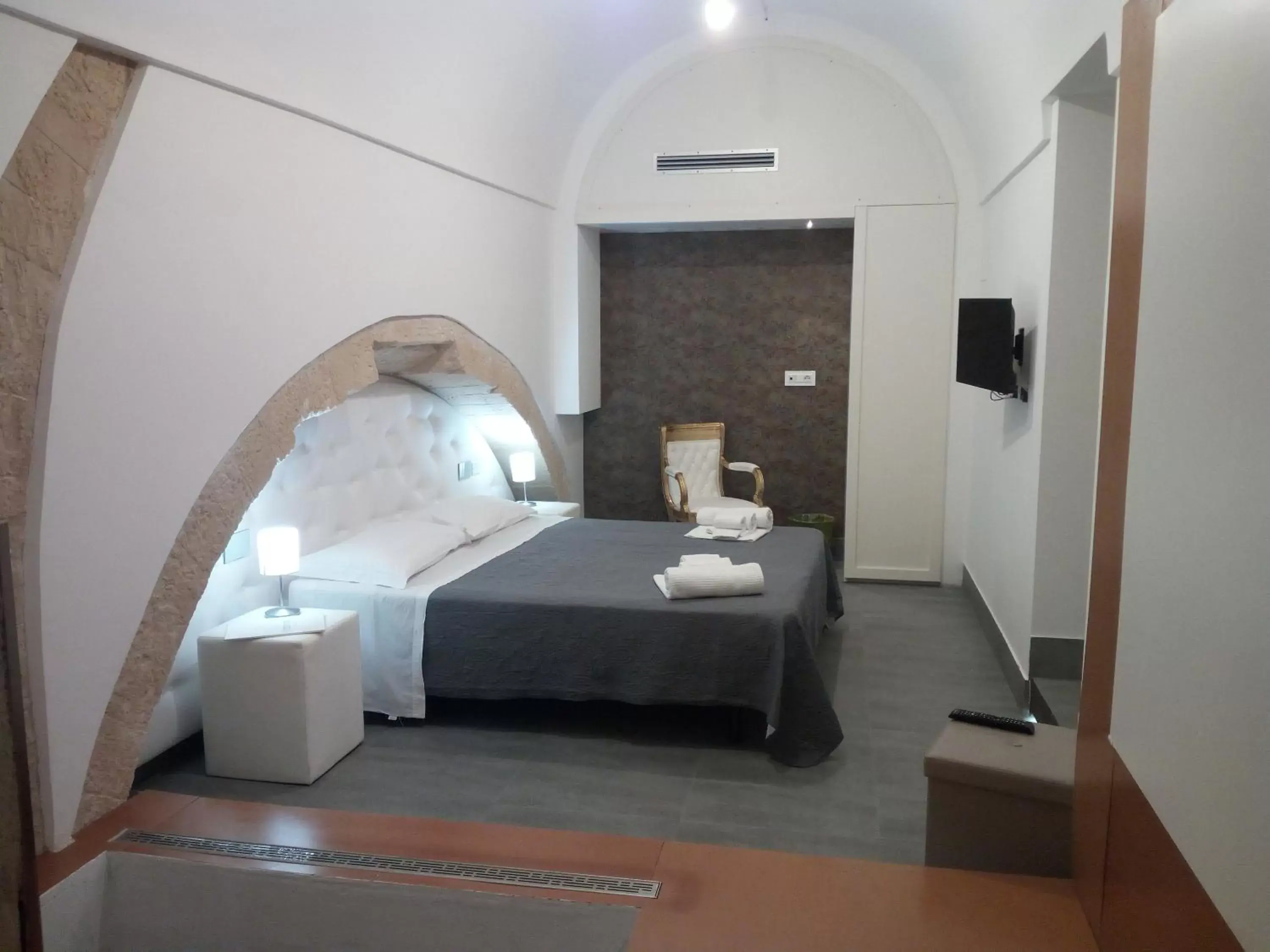 Photo of the whole room, Bed in San Giorgio Modica Hotel