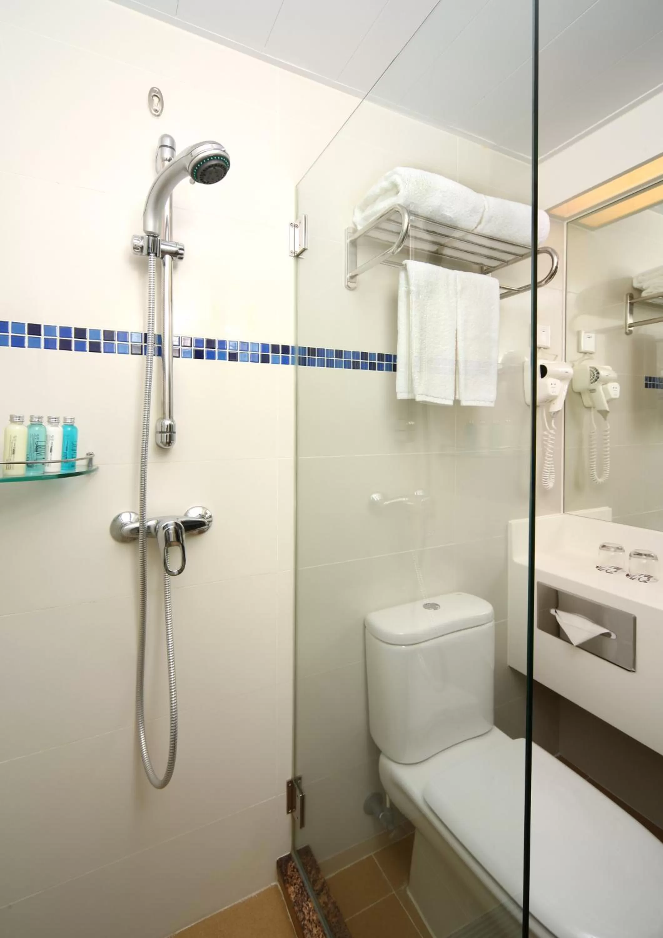 Shower in The Harbourview - Chinese YMCA of Hong Kong