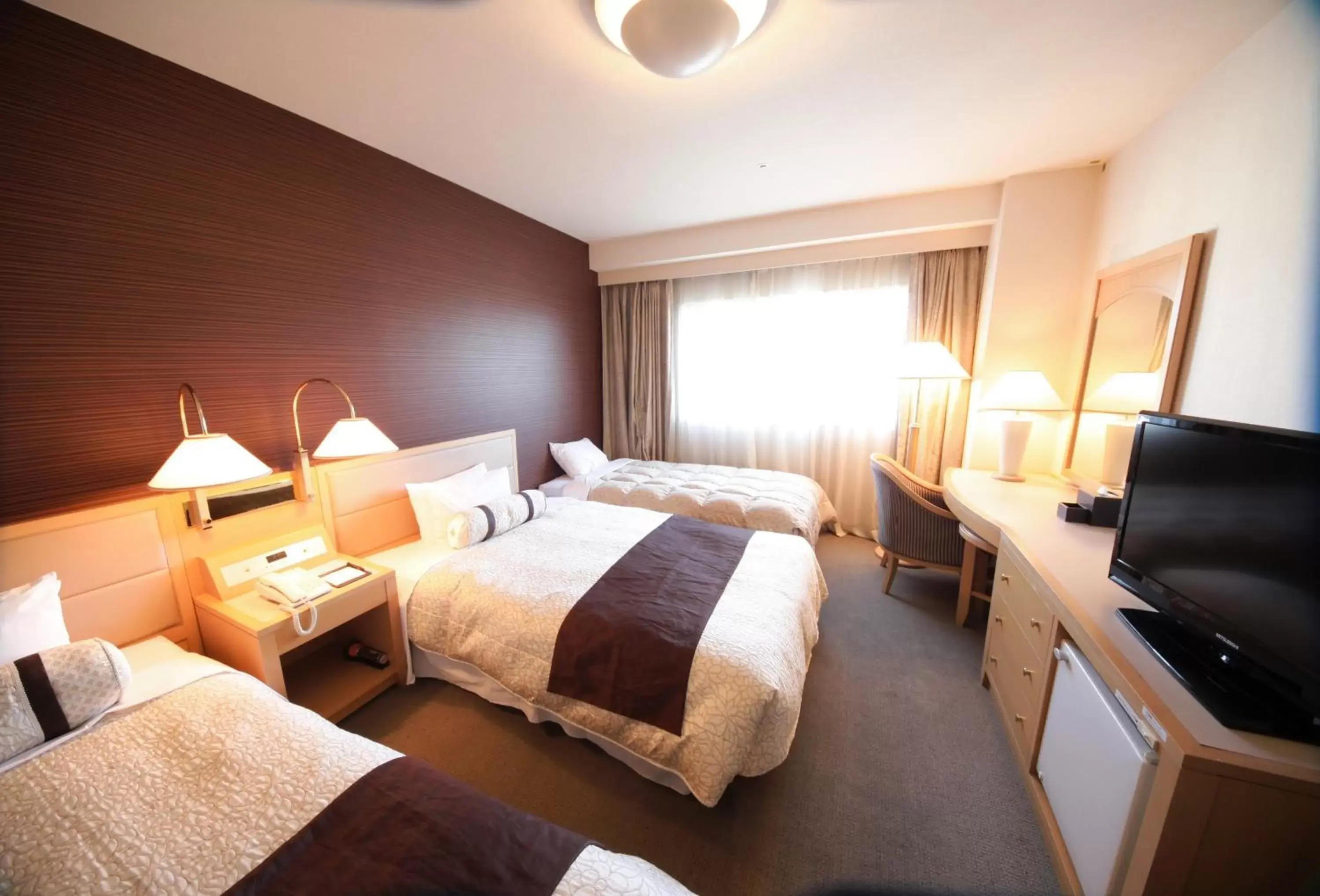 Photo of the whole room, Bed in Numazu River Side Hotel